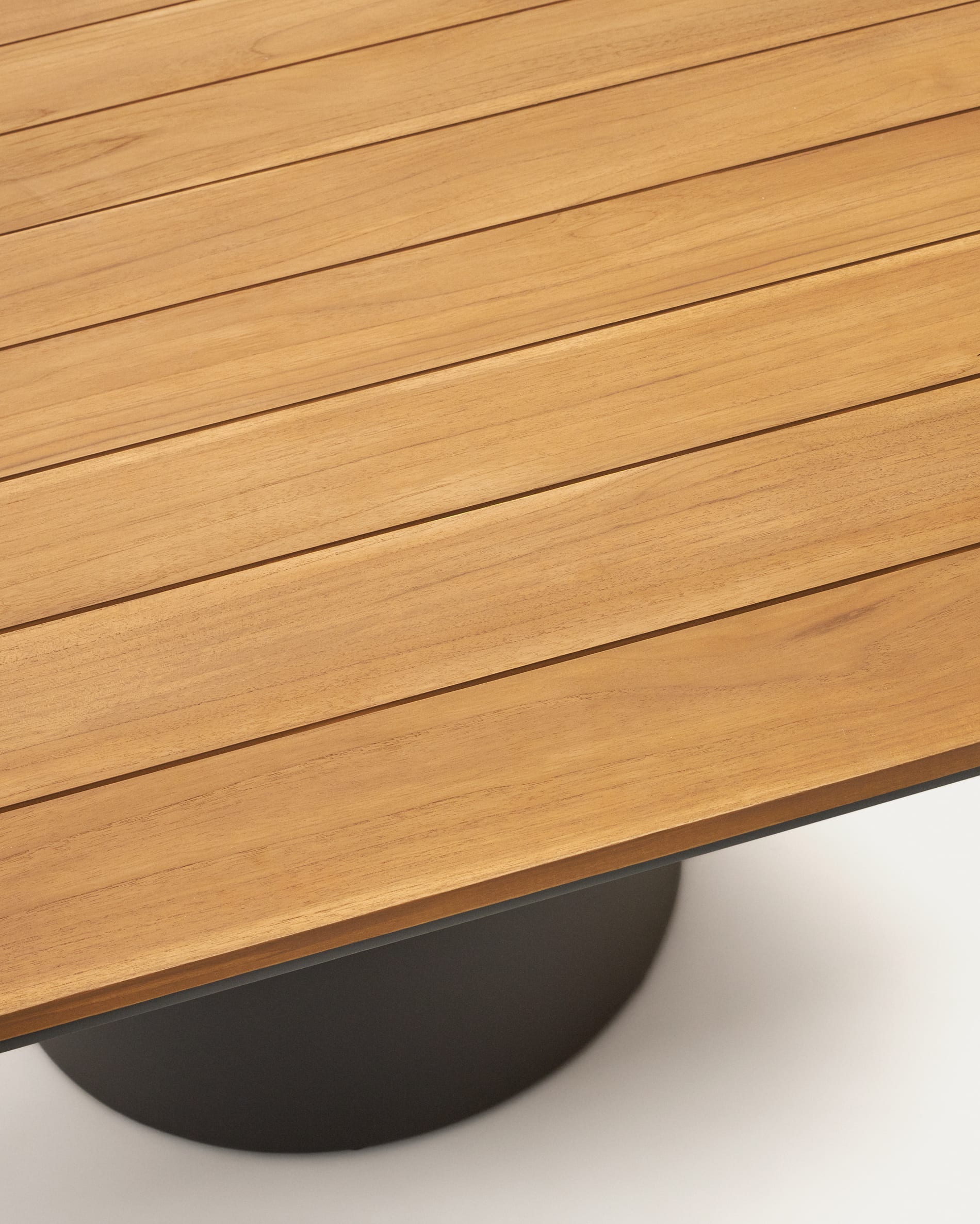 Tudons outdoor table in aluminium with a grey and teak finish, 148 x 148 cm FSC 100%
