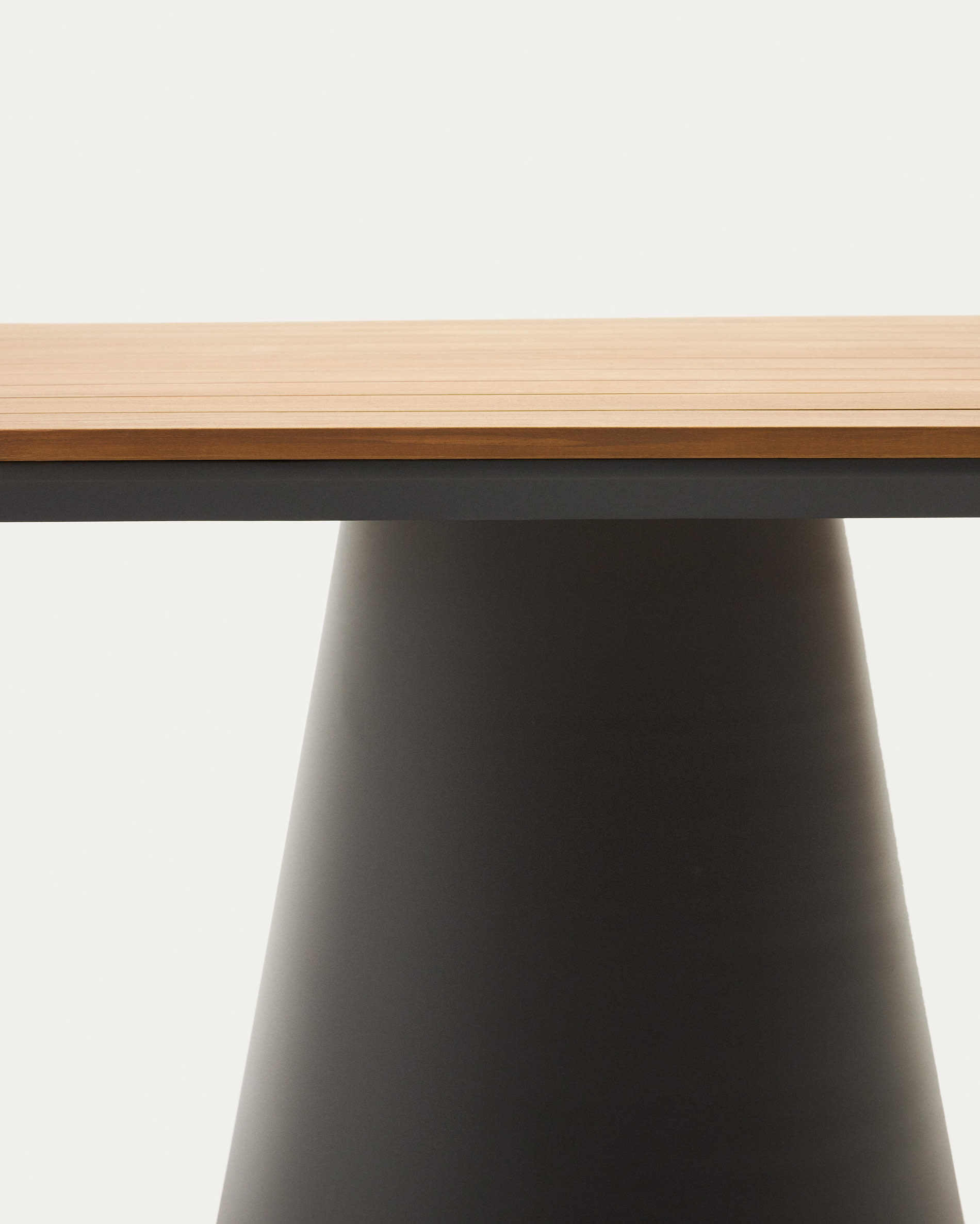 Tudons outdoor table in aluminium with a grey and teak finish, 148 x 148 cm FSC 100%