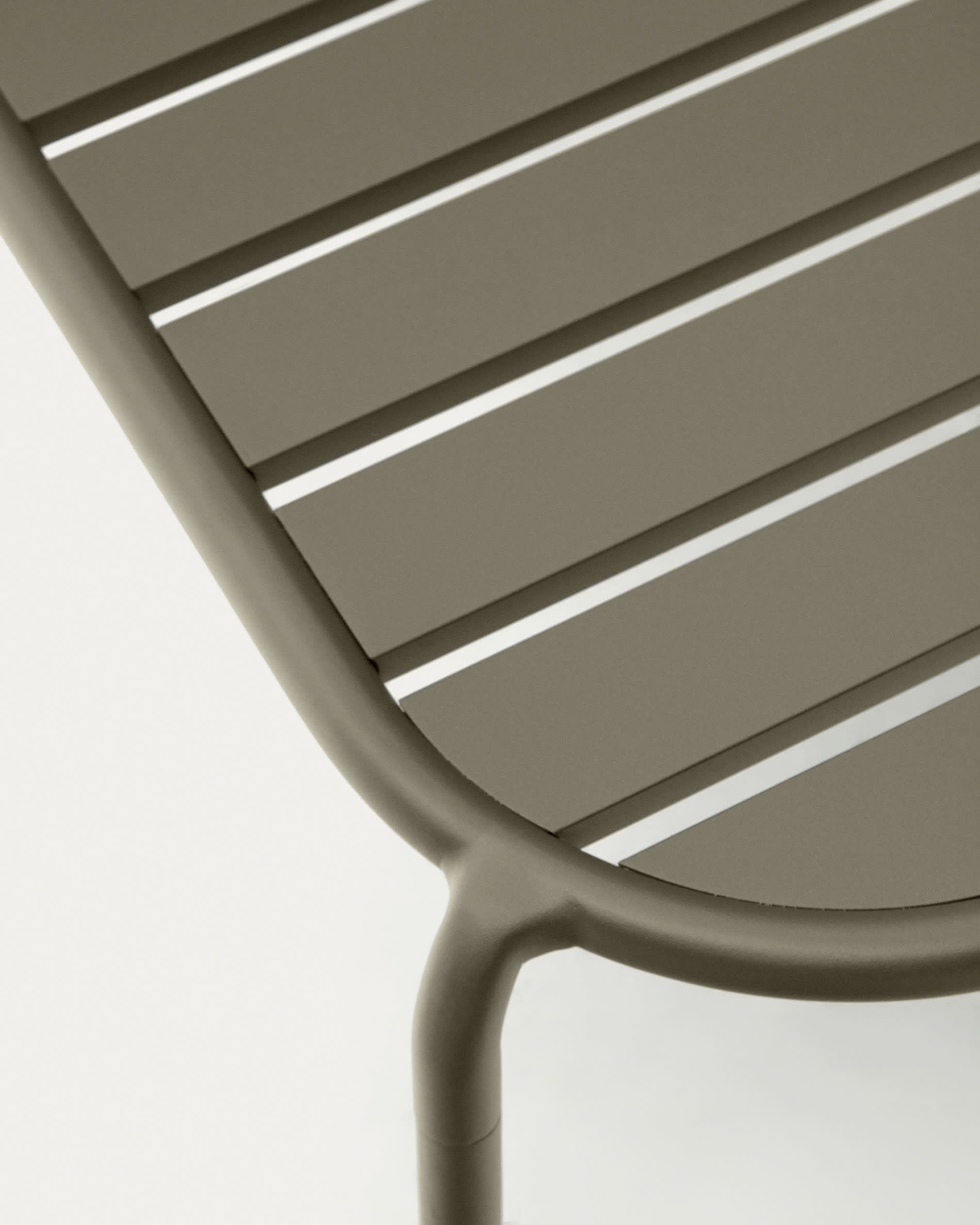Joncols outdoor aluminium coffee table with powder coated green finish, Ø 110 x 62 cm