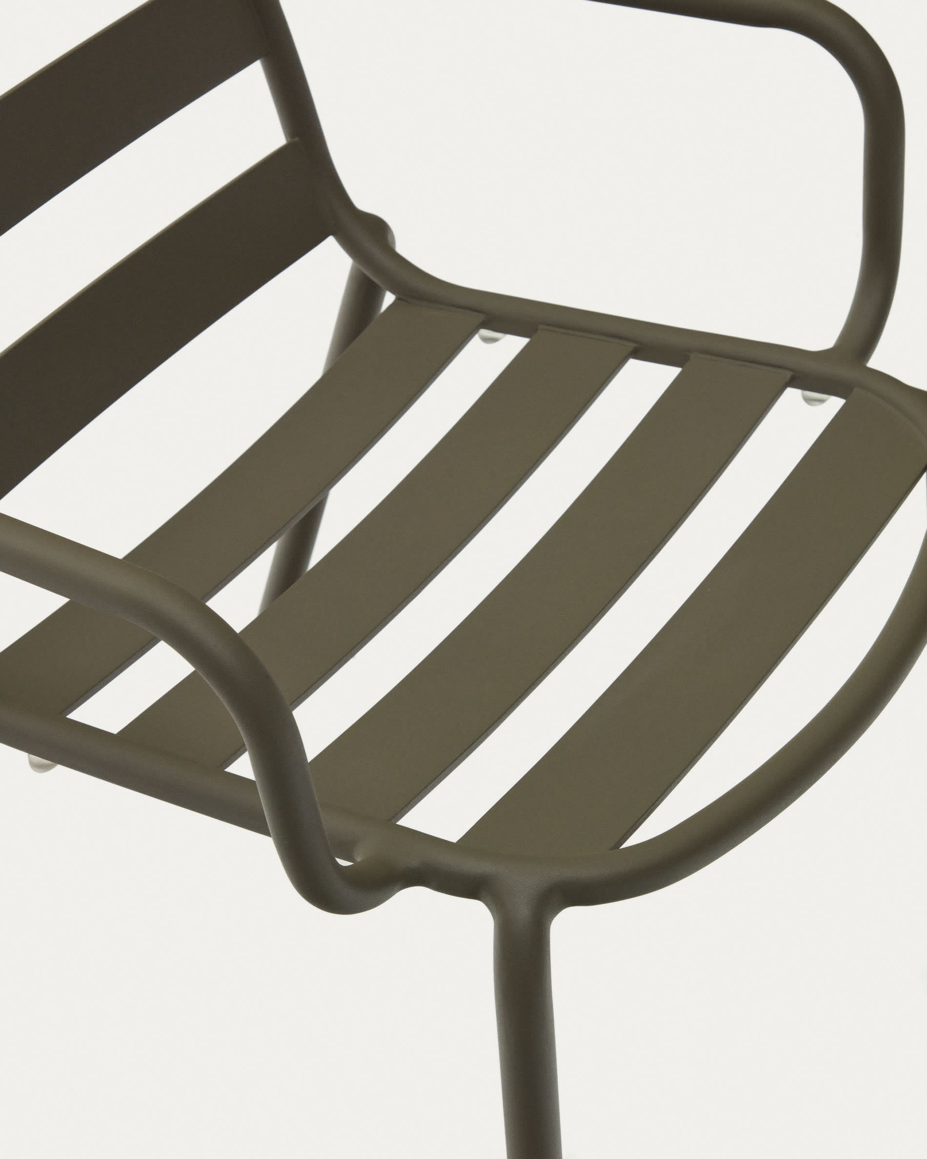 Joncols stackable outdoor chair in aluminium with green painted finish
