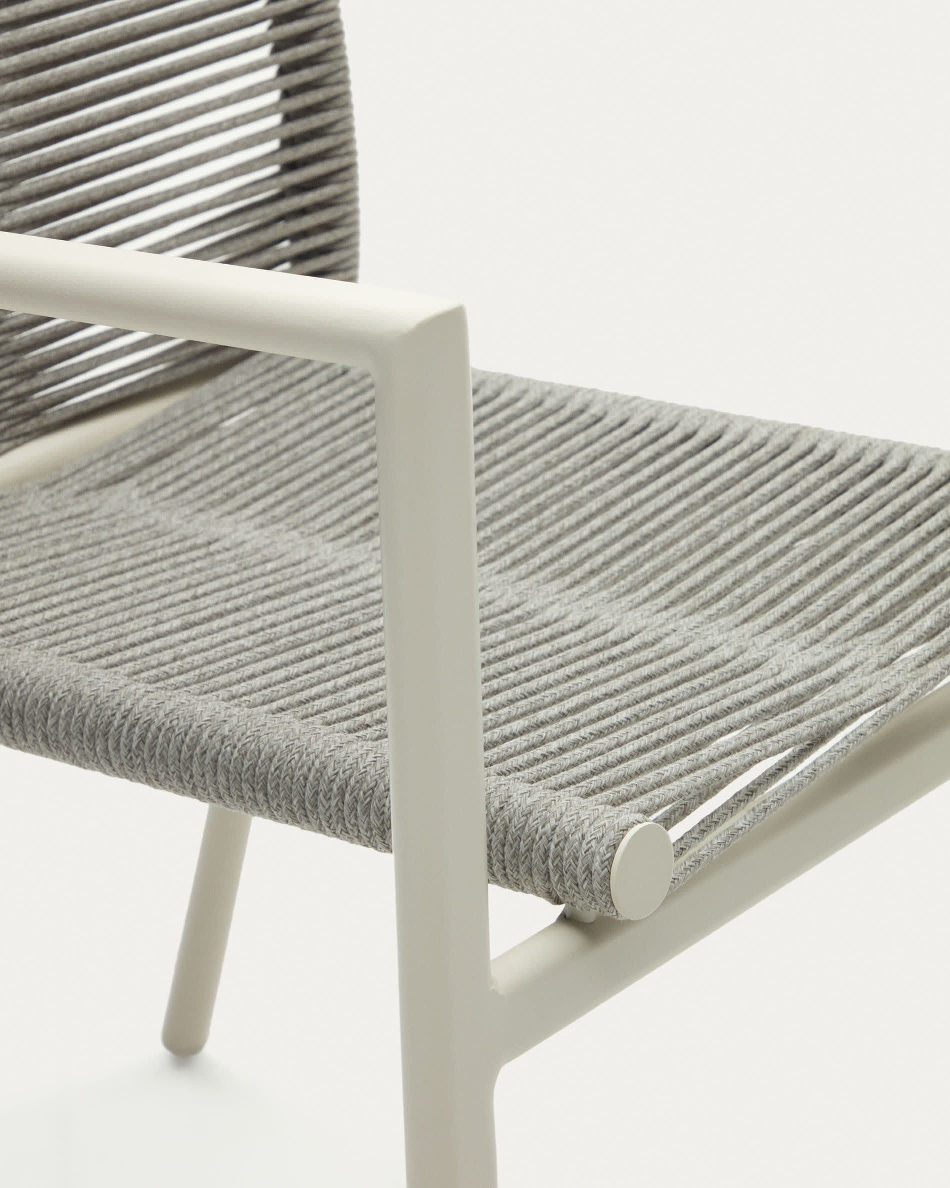 Culip stackable outdoor chair in aluminium and cord in white
