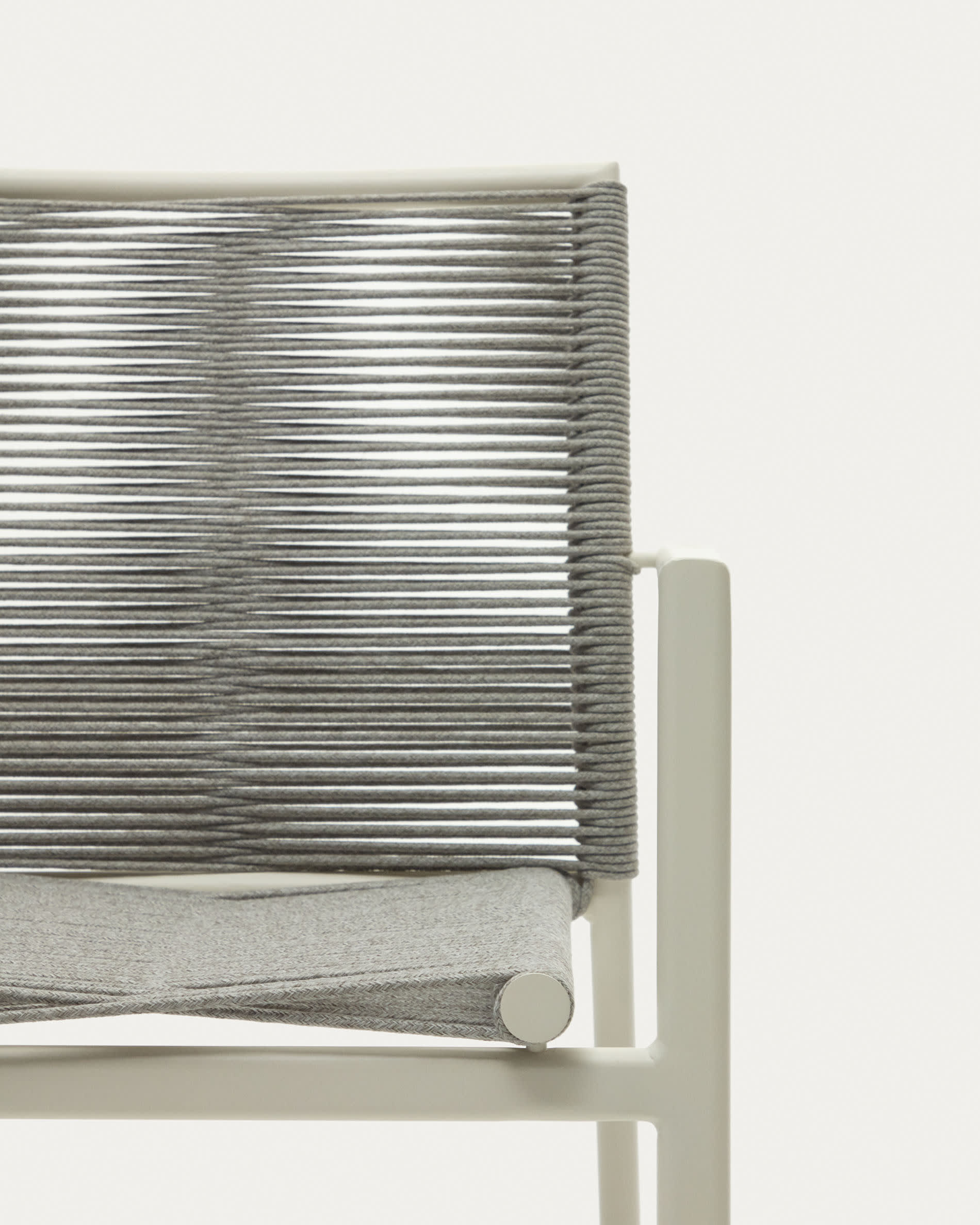 Culip stackable outdoor chair in aluminium and cord in white