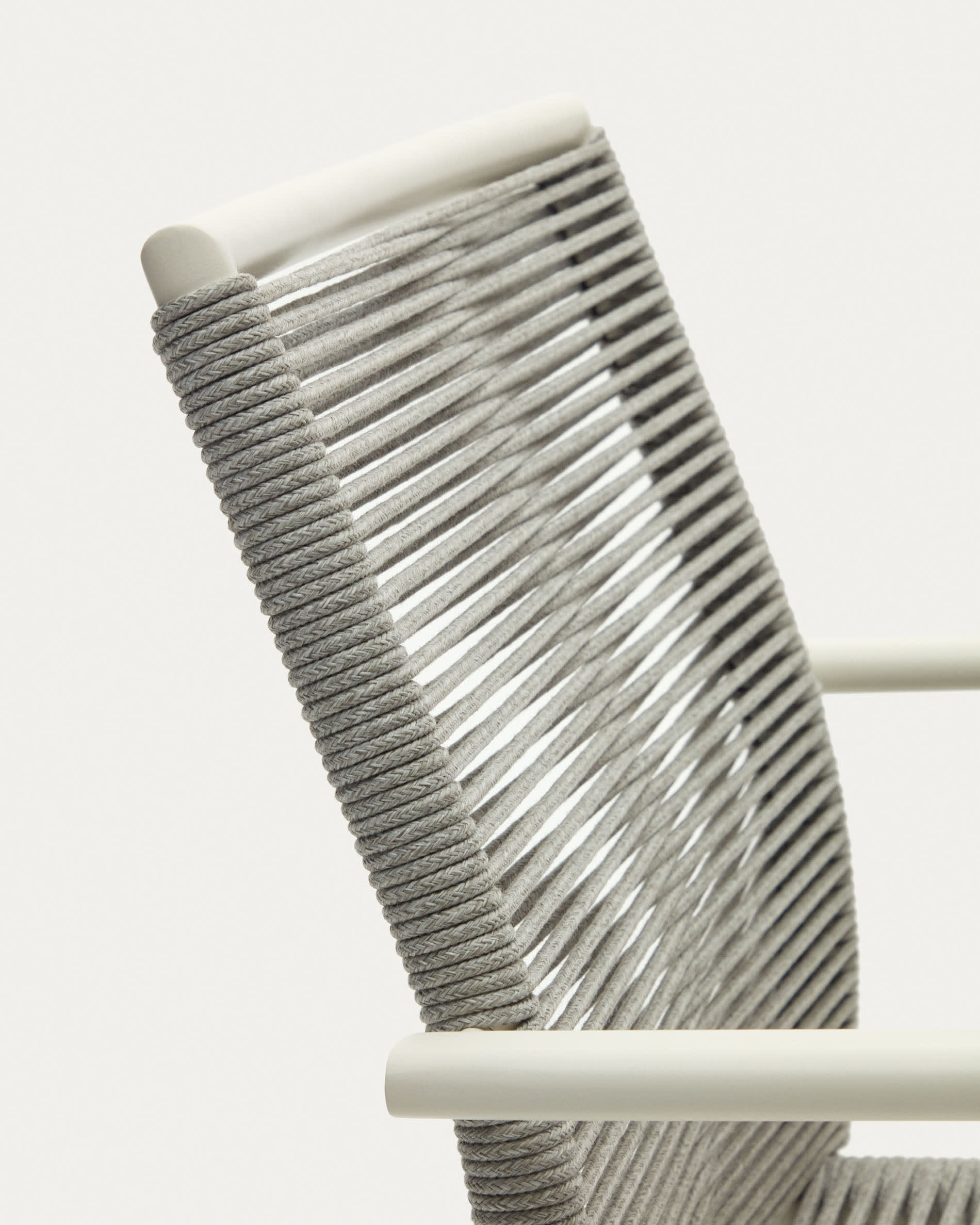 Culip stackable outdoor chair in aluminium and cord in white