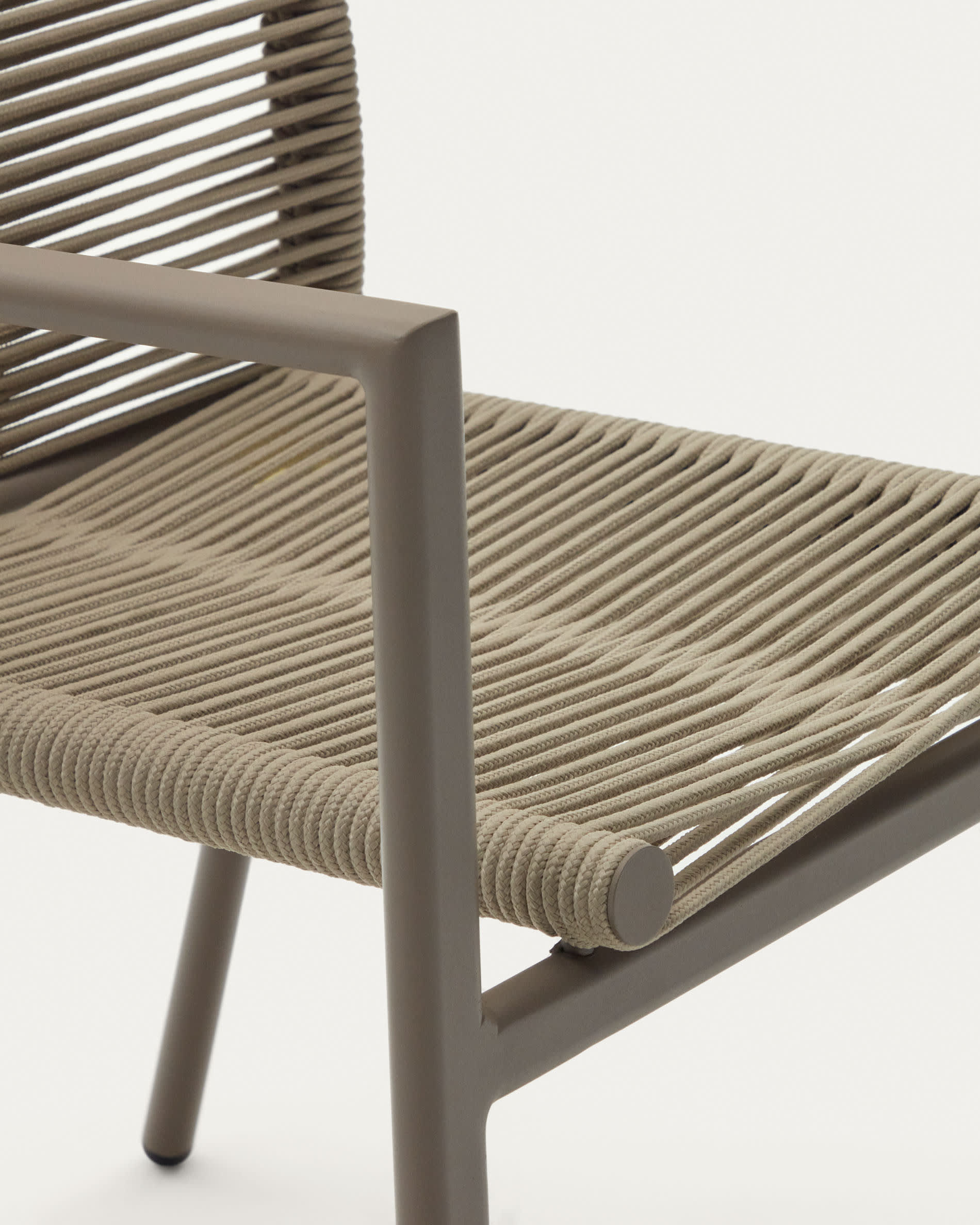 Culip stackable outdoor chair in aluminium and cord in brown
