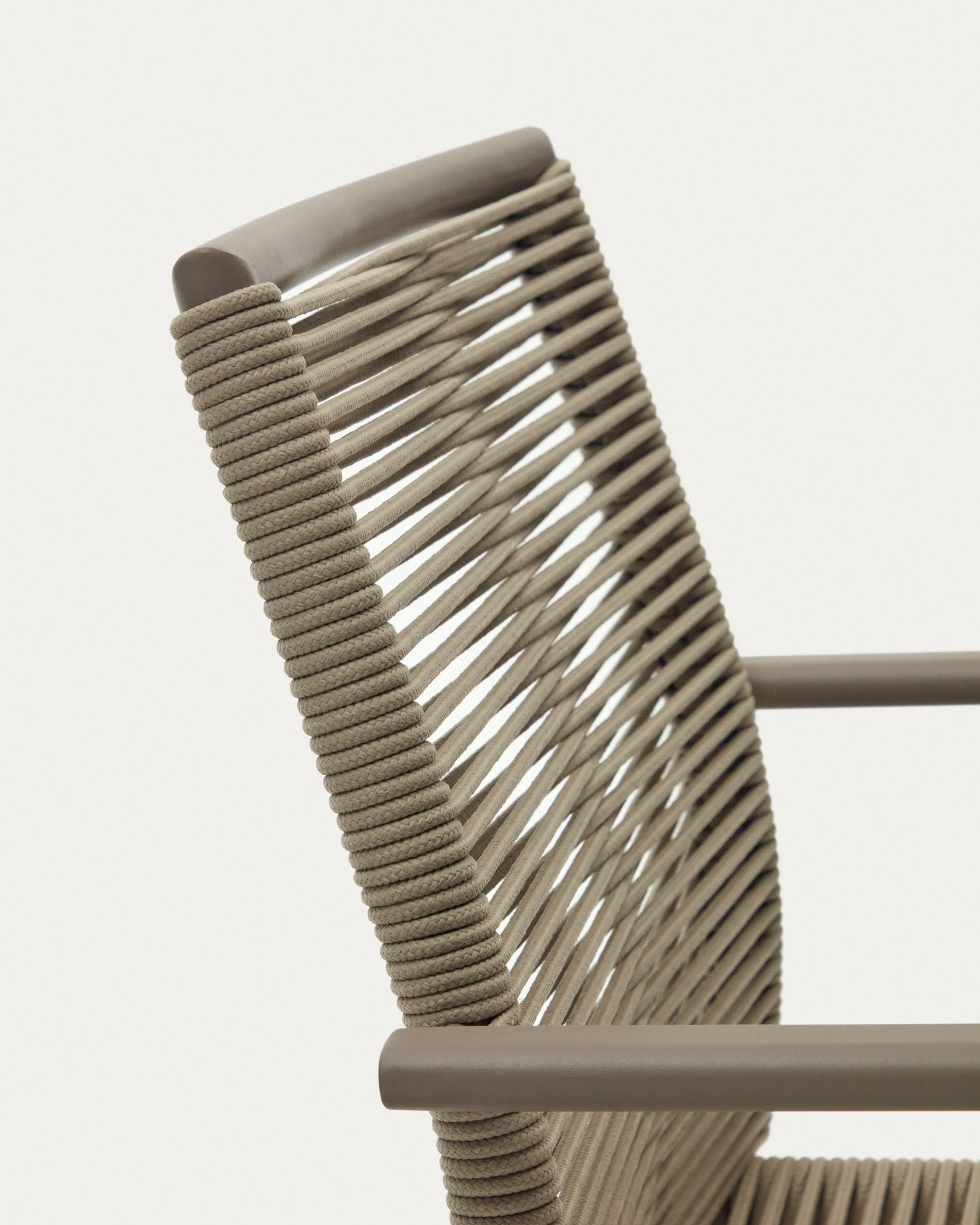 Culip stackable outdoor chair in aluminium and cord in brown