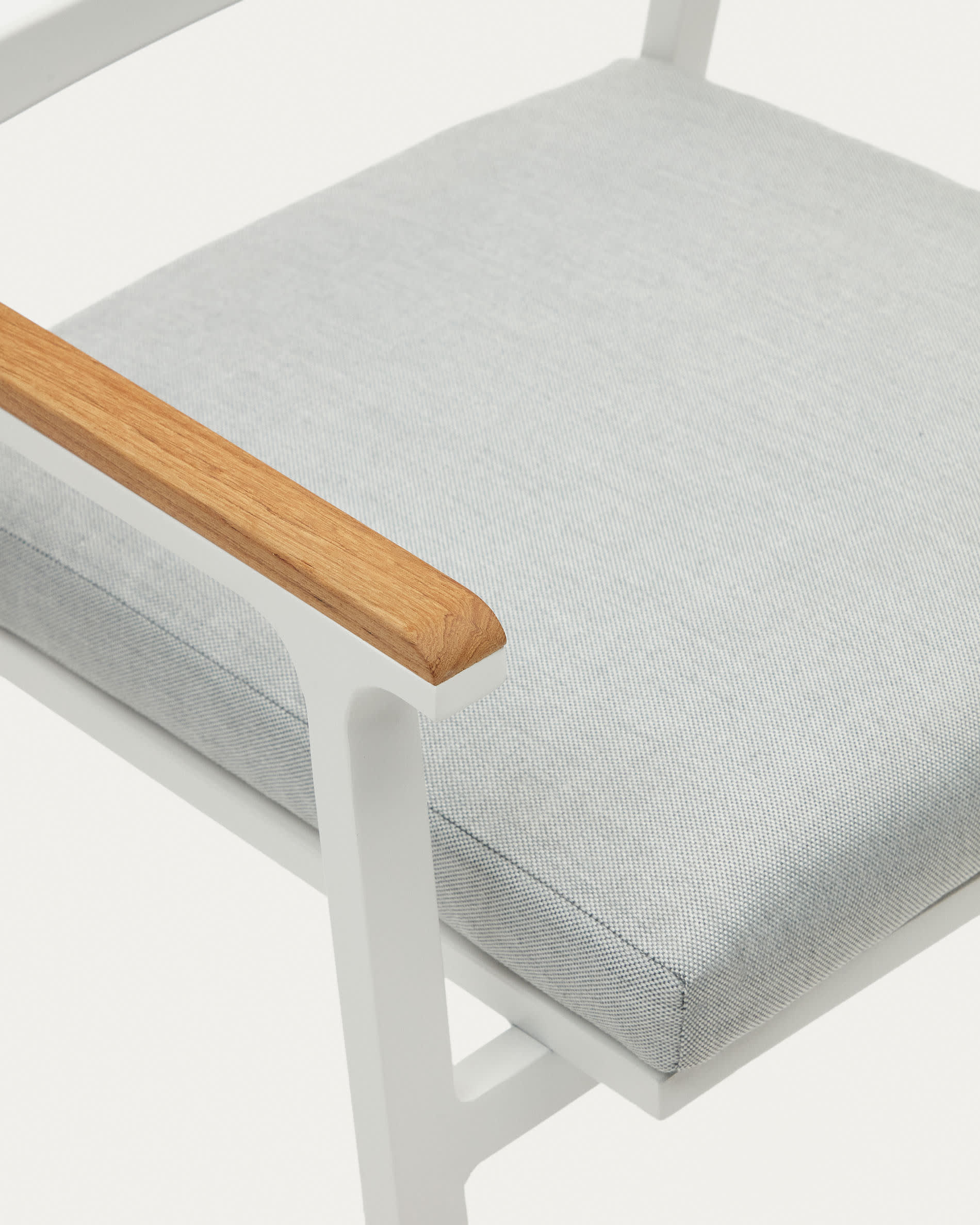 Bona stackable outdoor chair in aluminium with white finish and solid teak wood armrests