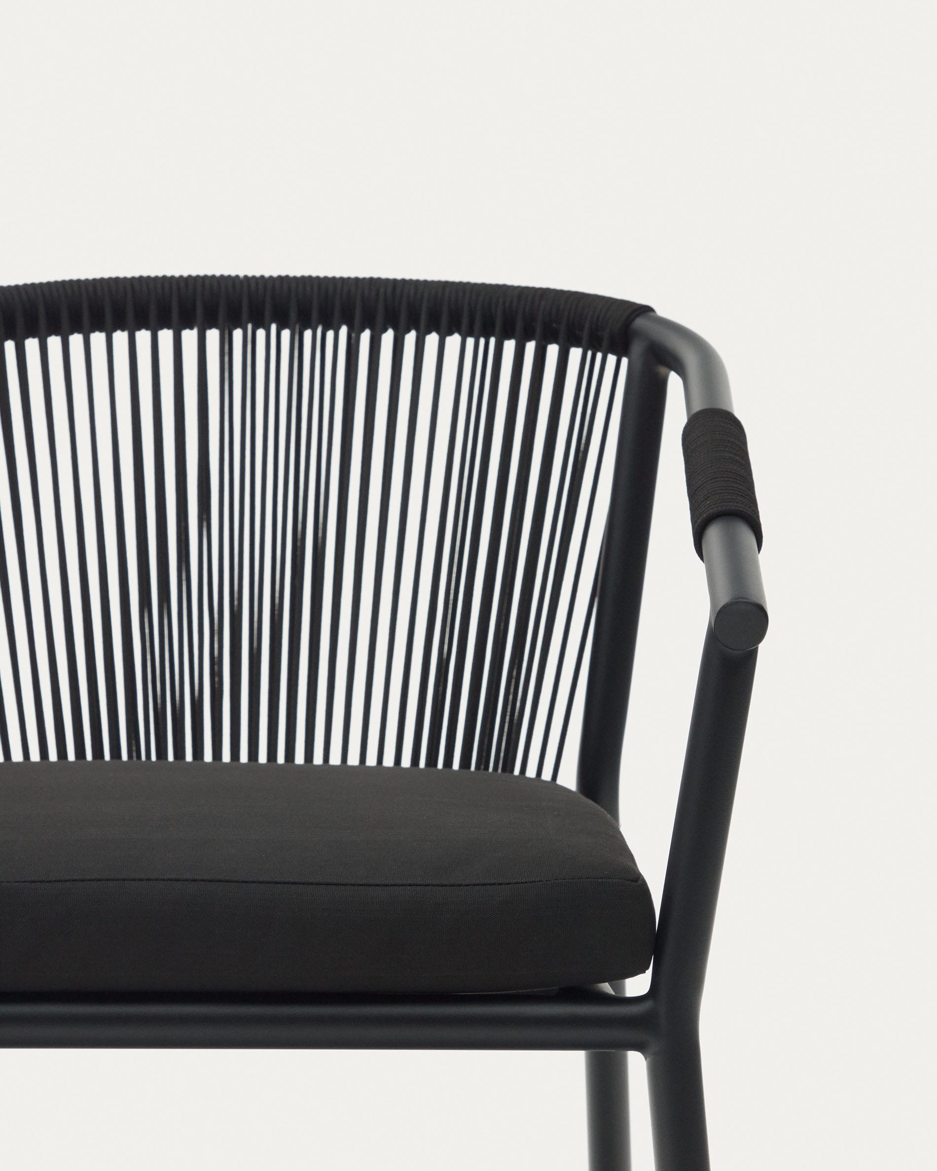 Xelida stackable outdoor chair in aluminium and black cord