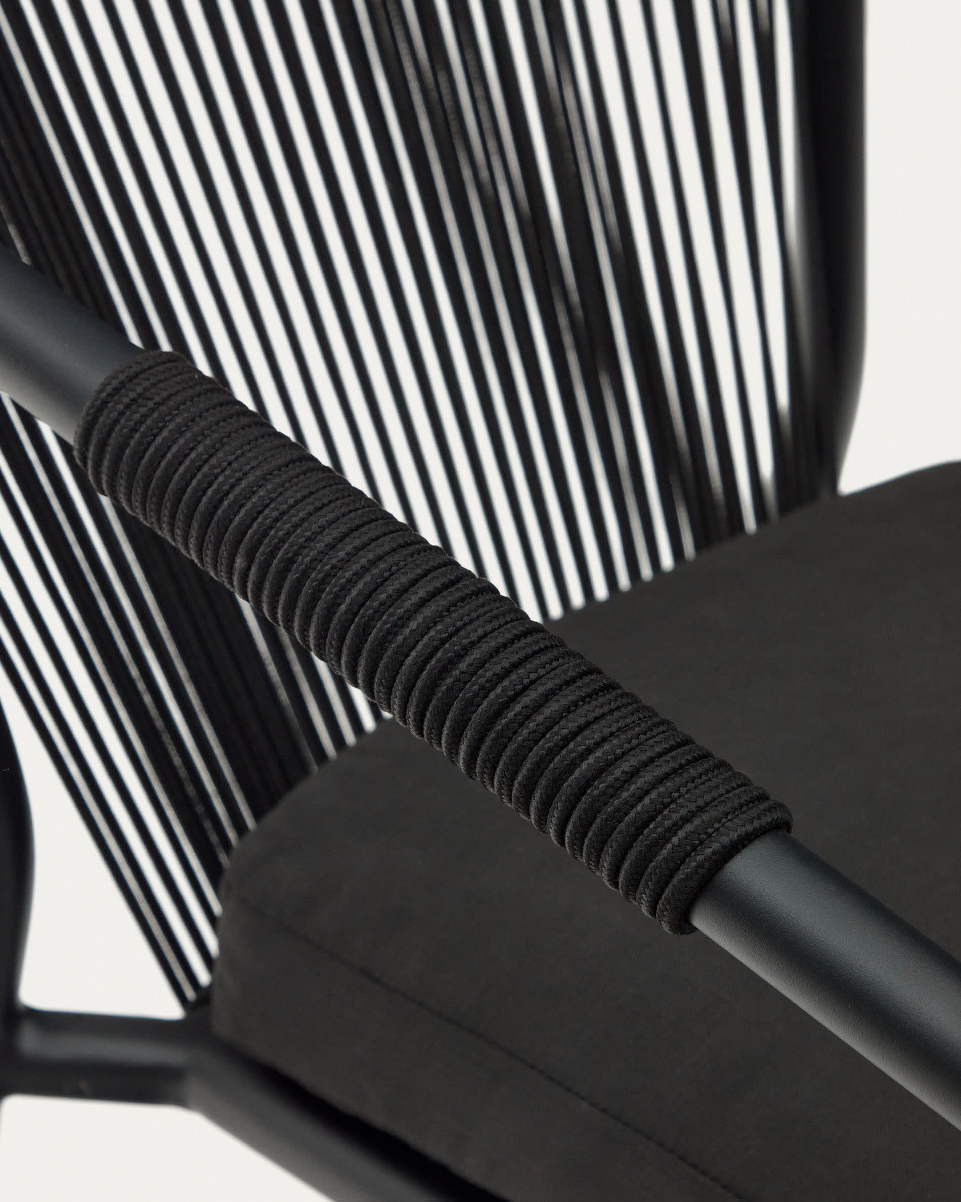 Xelida stackable outdoor chair in aluminium and black cord