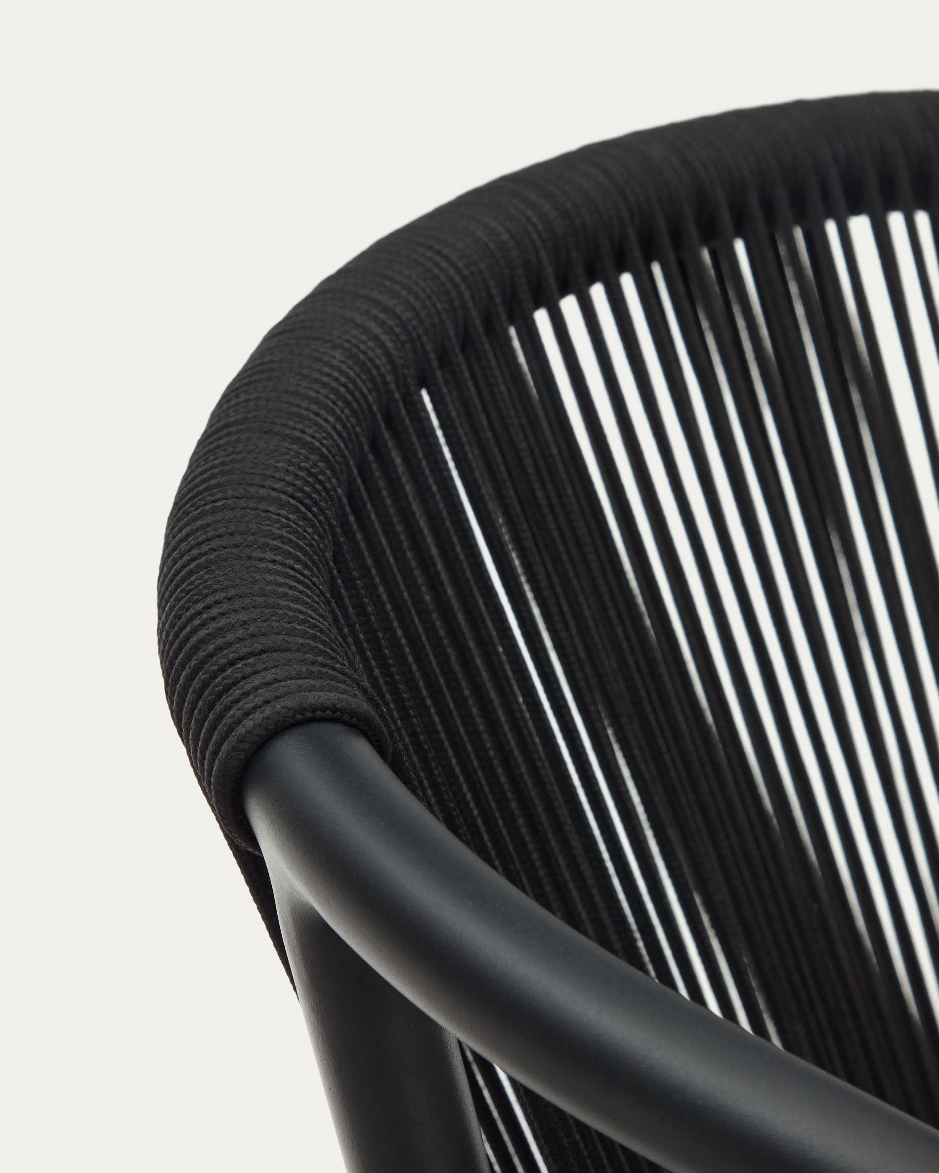 Xelida stackable outdoor chair in aluminium and black cord