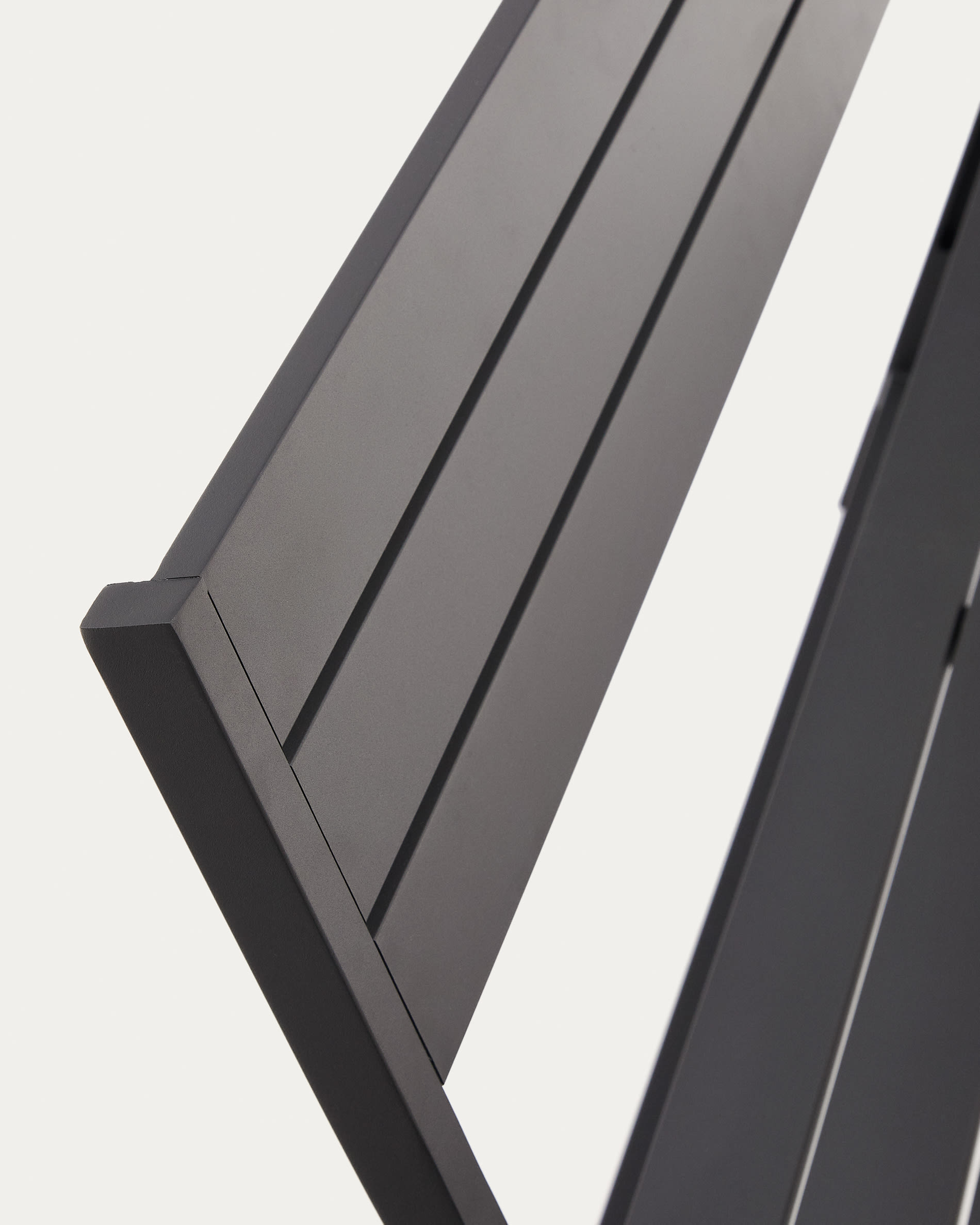 Folding outdoor Bench torreta made of aluminum with dark grey finish