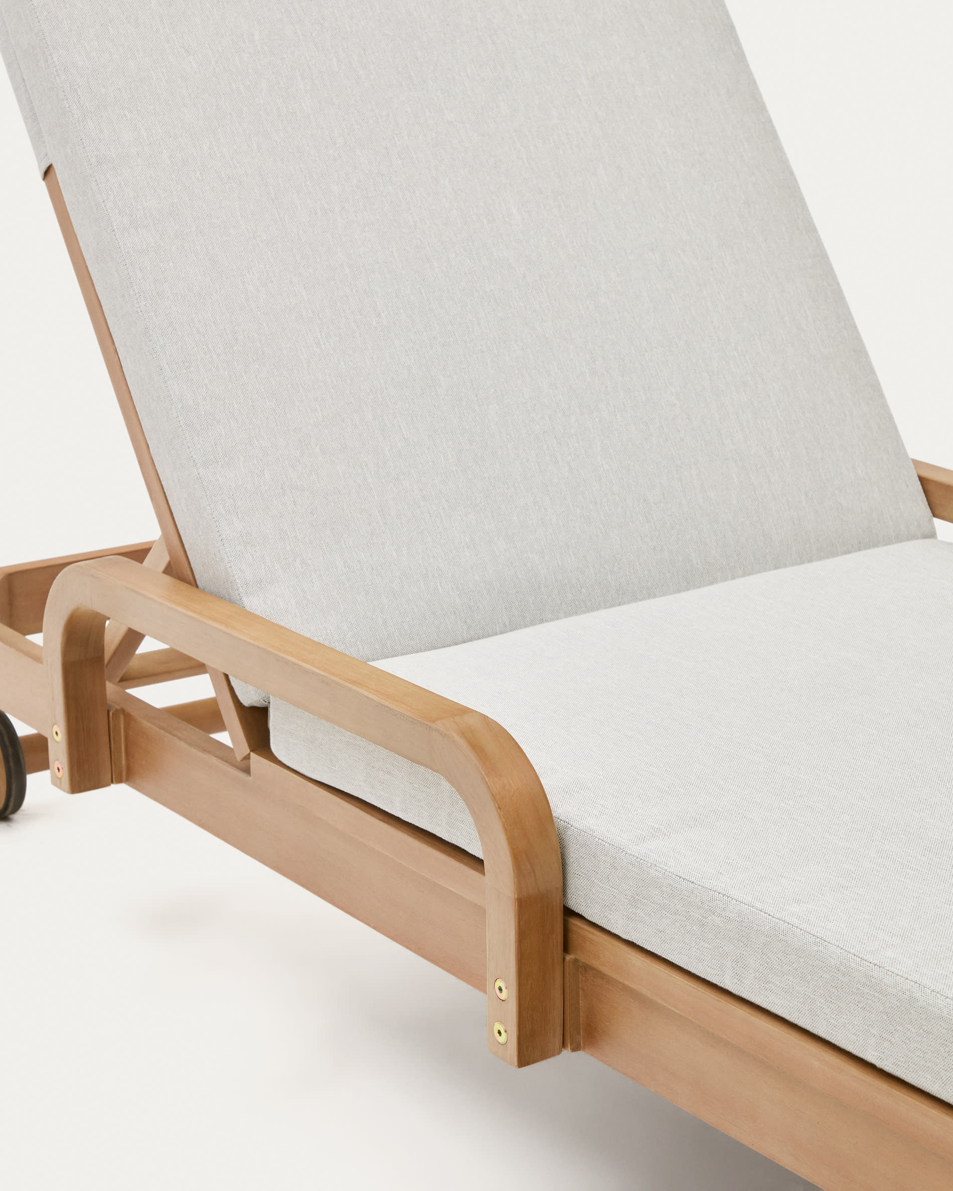 Sonsaura sun lounger made from solid eucalyptus wood FSC 100%