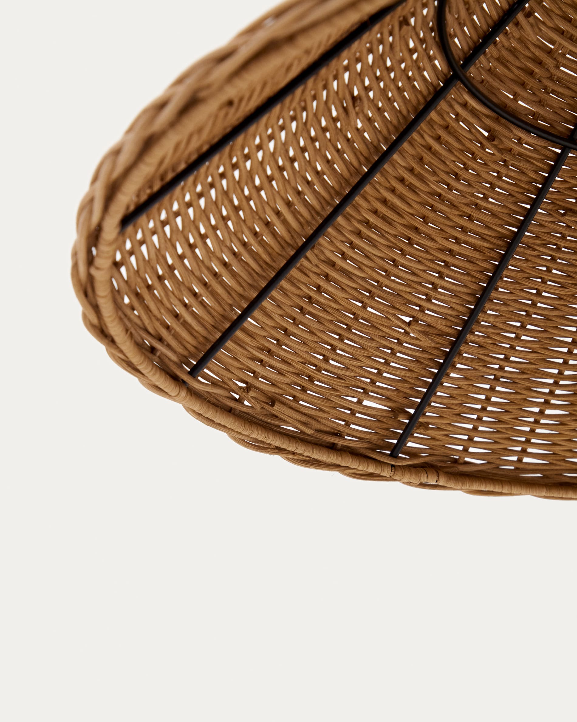 Urania floor lamp in rattan and metal with black painted finished