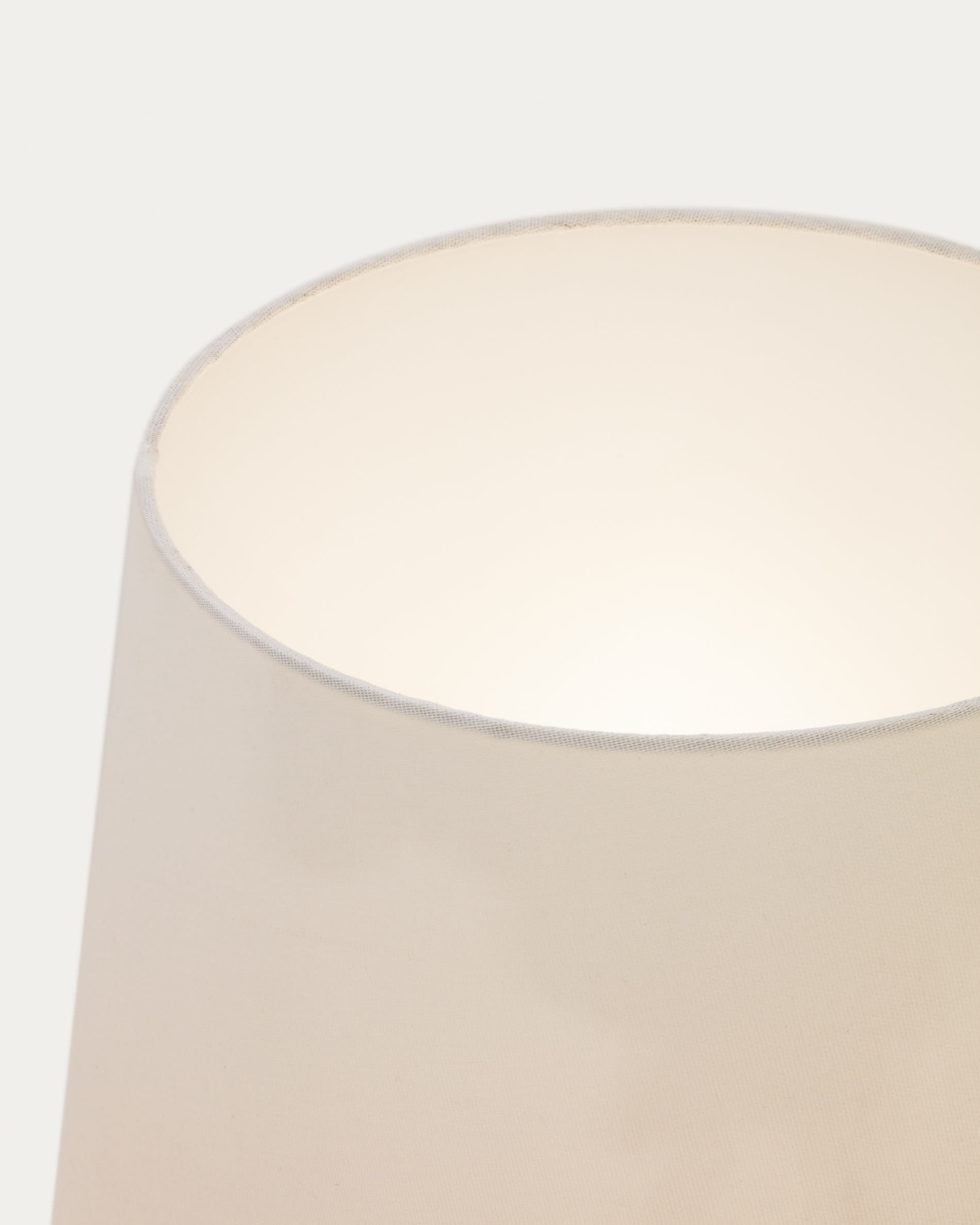Marga floor lamp in solid wood with natural finish