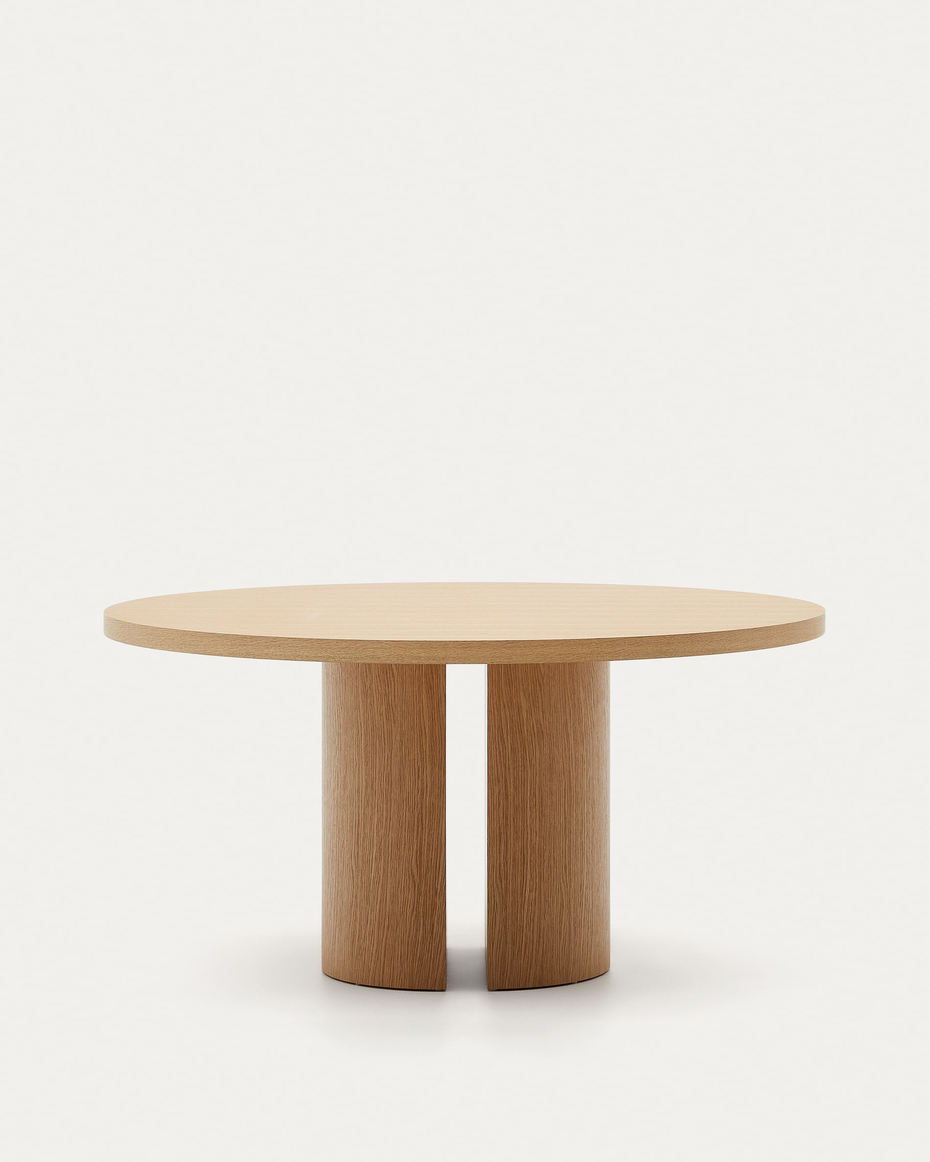 Nealy round table with an oak veneer in a natural finish, Ø 150 cm