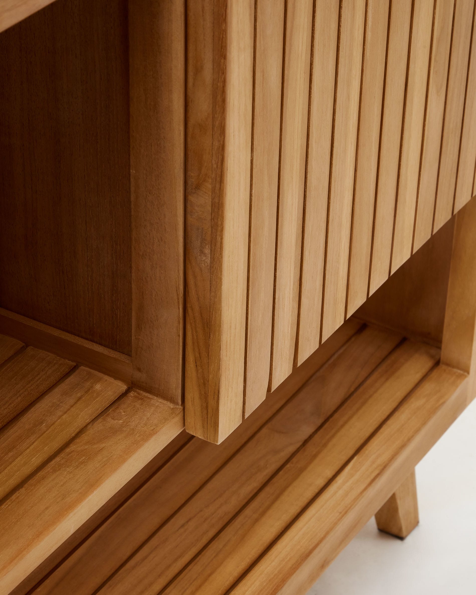 Kuveni bathroom furniture in solid teak wood with a natural finish, 140 x 50 cm