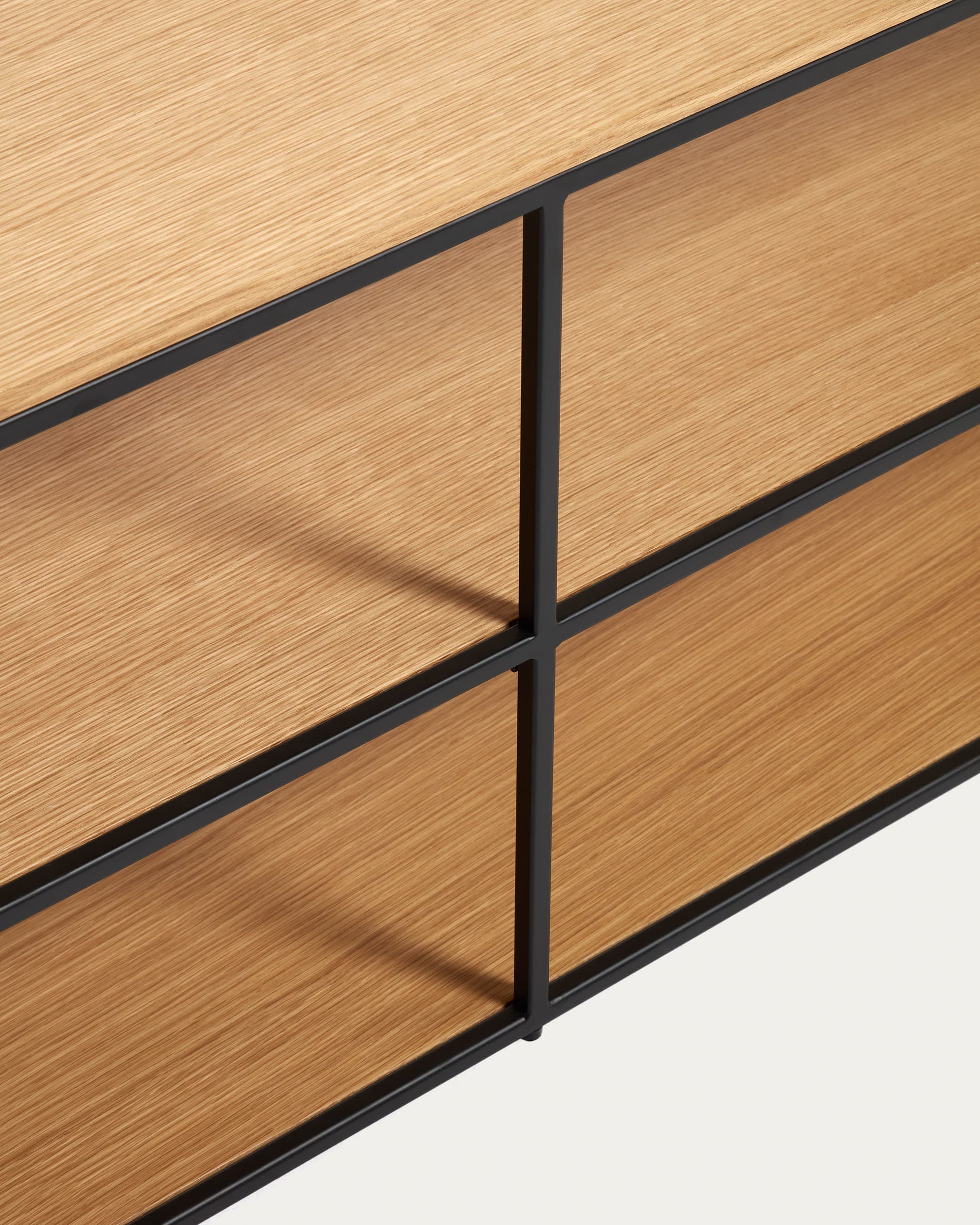 Yoana TV stand with an oak wood veneer and painted black metal structure, 160 x 40 cm