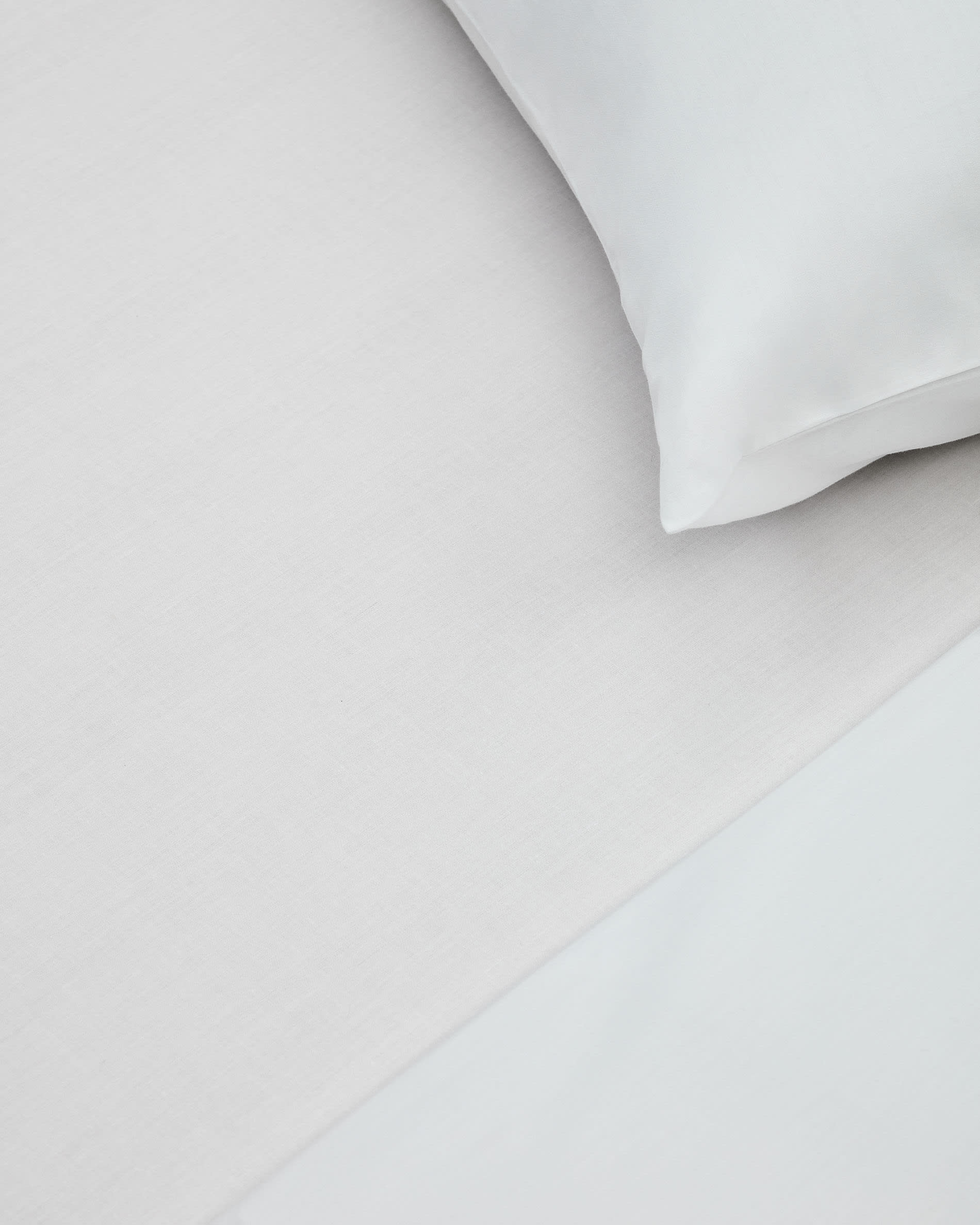 Teia 100% cotton percale fitted bed sheet 180 thread count in white, 180 x 200 cm