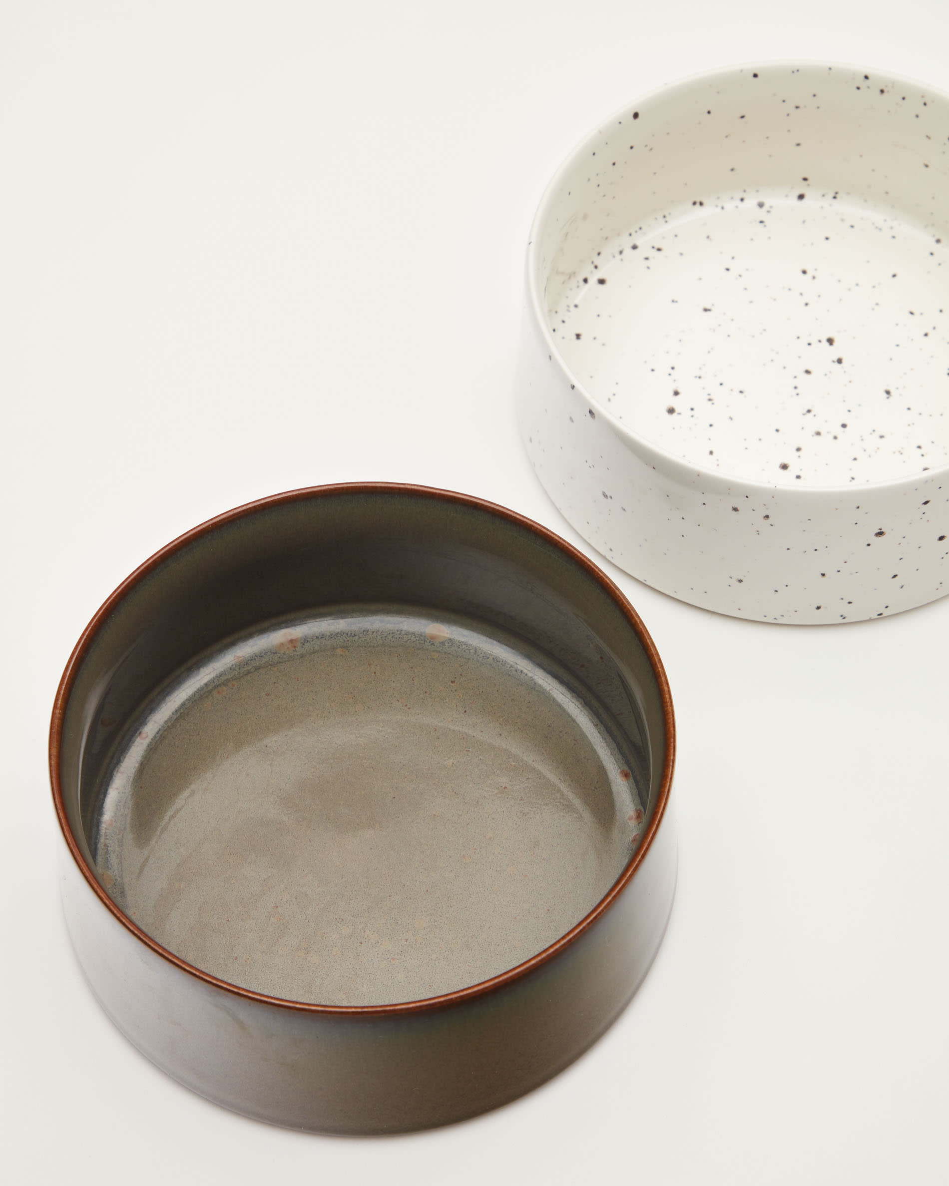 Dumbi set of 2 pet food and water bowls in white and brown Ø 14 cm