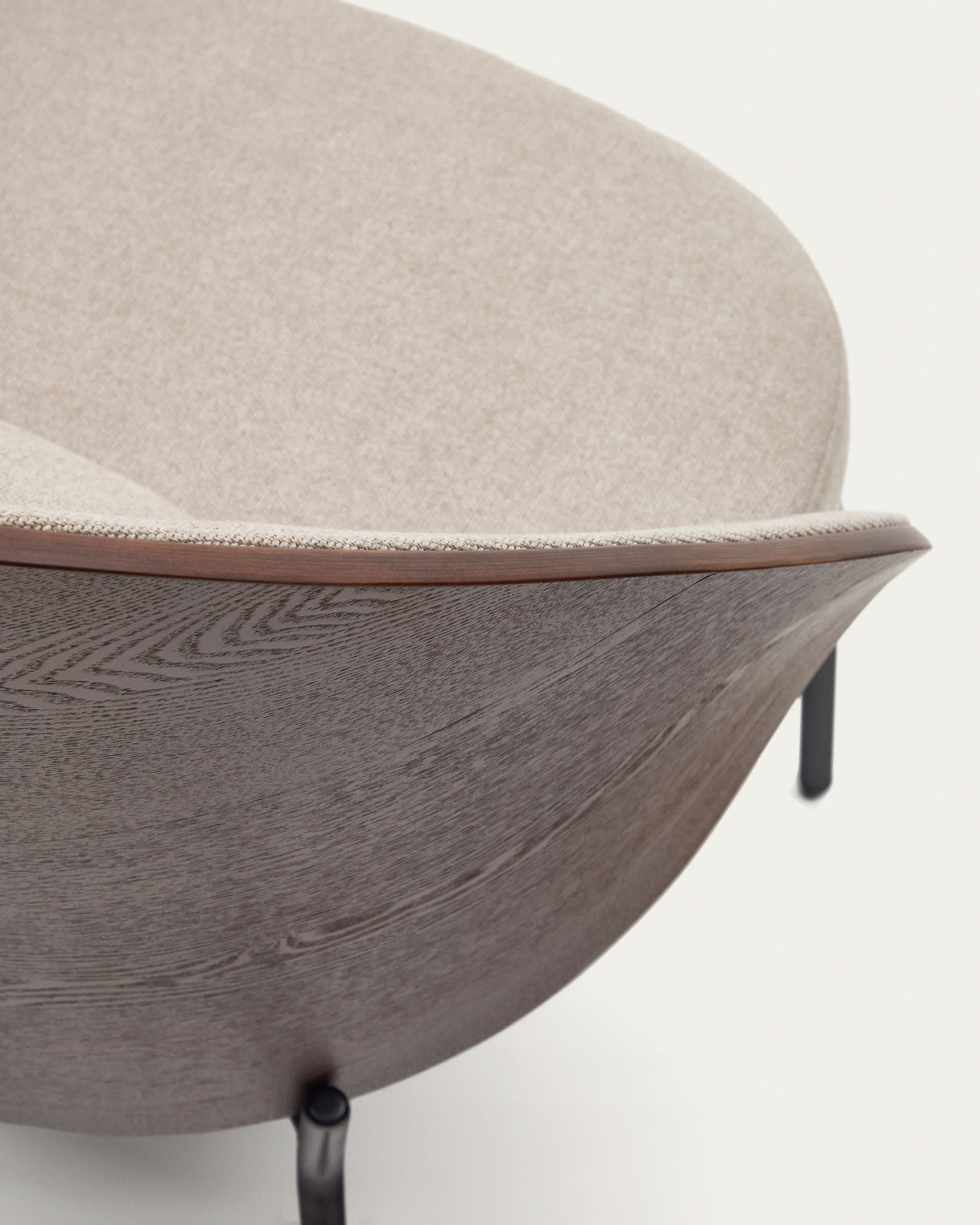 Eamy light brown armchair in an ash wood veneer with a walnut finish and black metal
