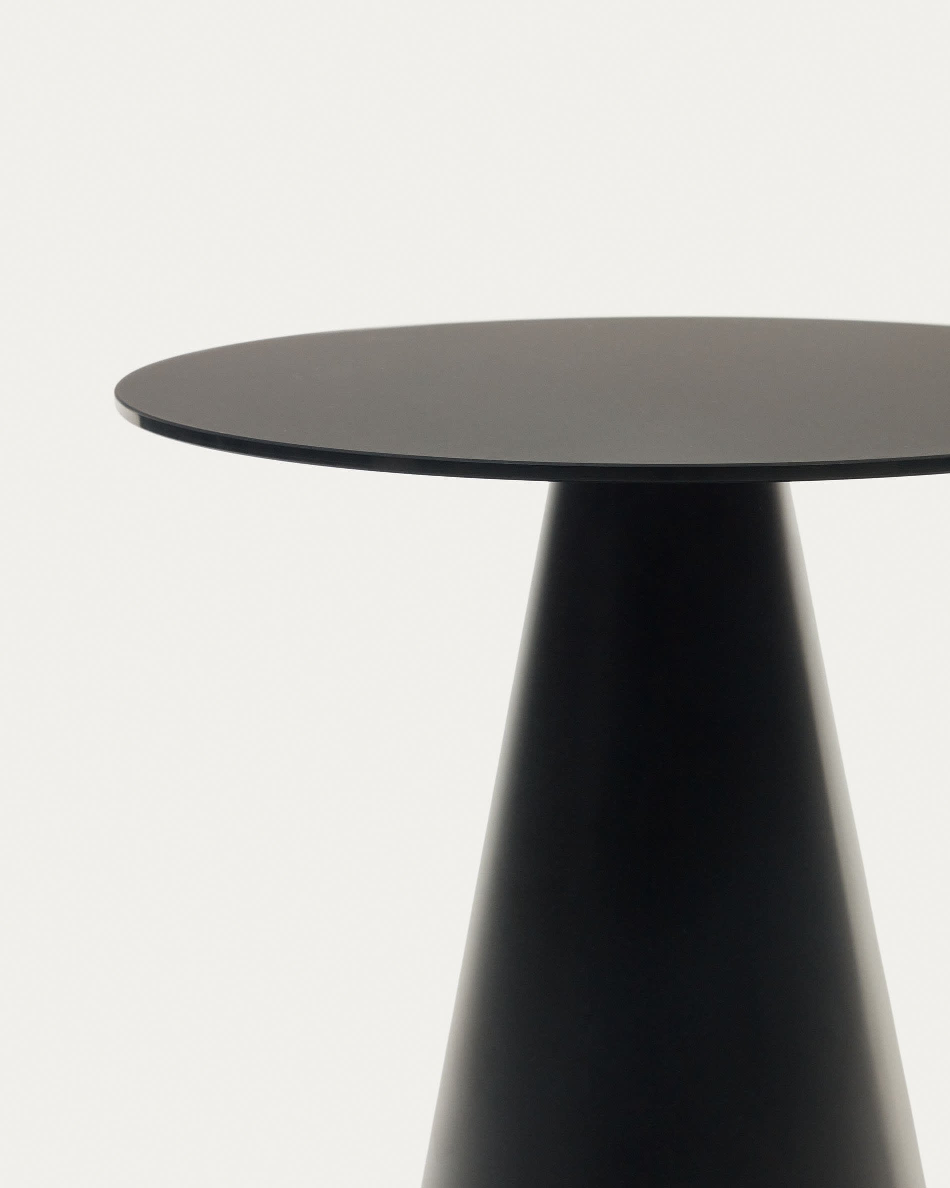 Wilshire tempered glass and metal side table with a black finish, Ø 50 cm
