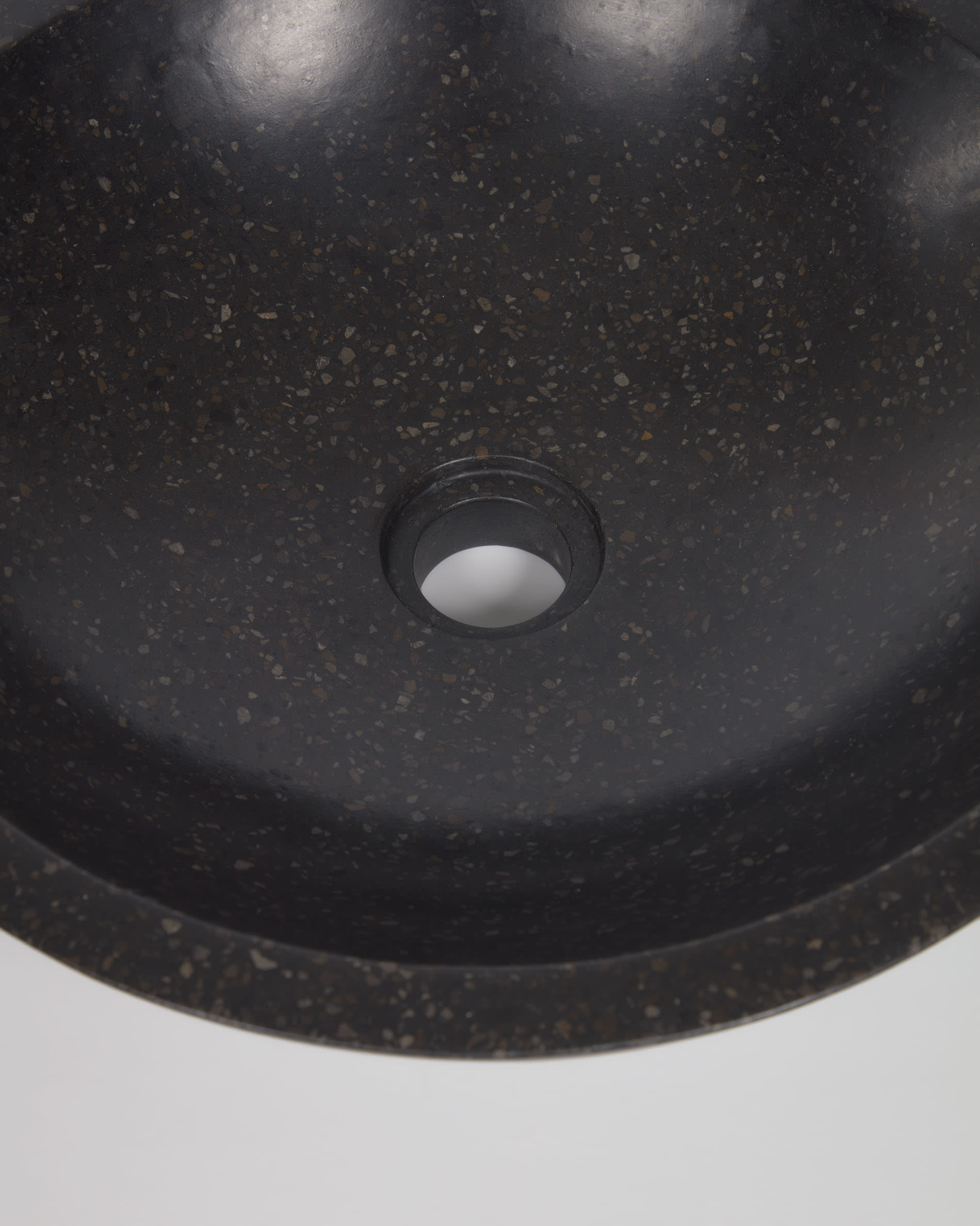 Delina countertop washbasin in black terrazzo Ø 40 cm