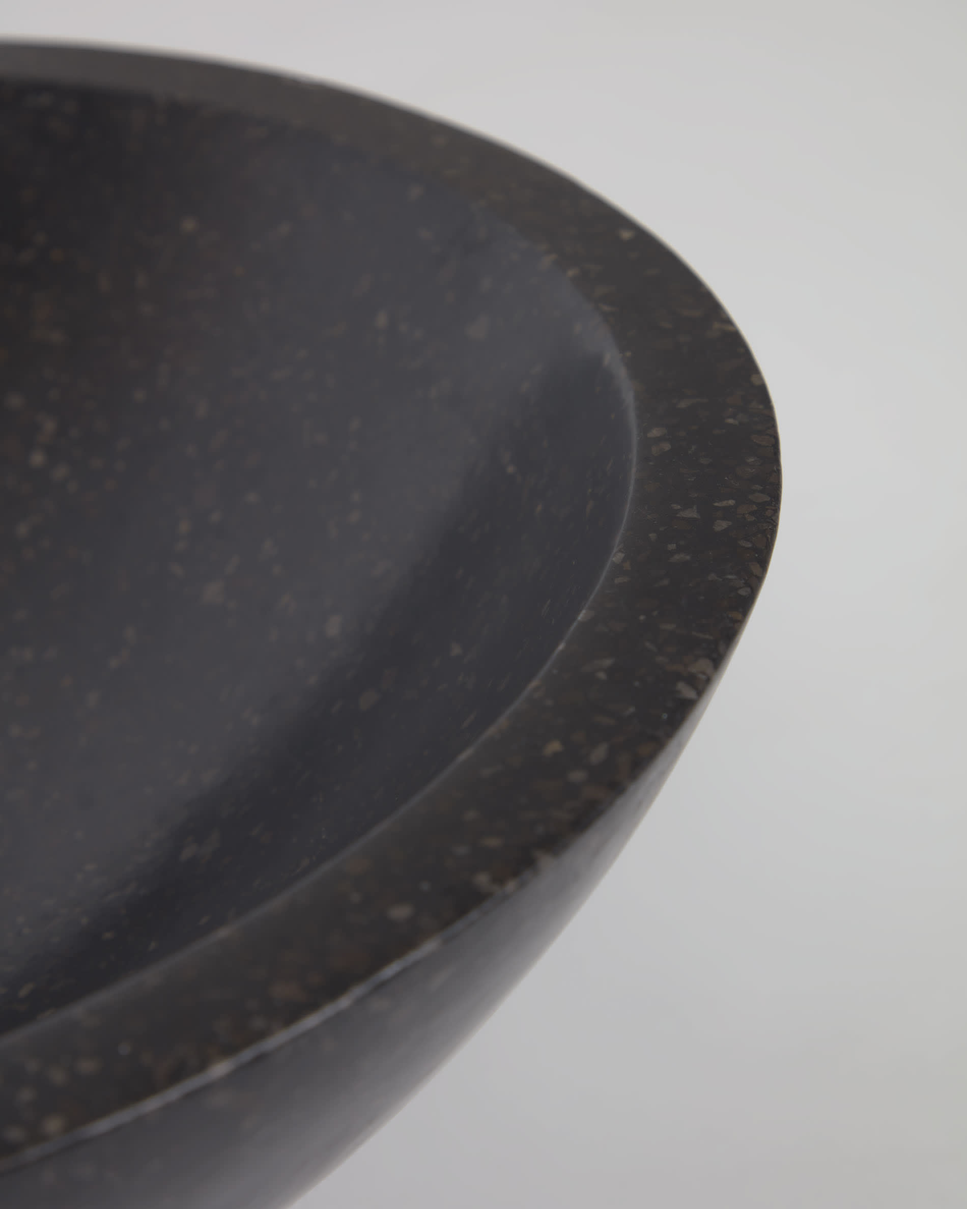 Delina countertop washbasin in black terrazzo Ø 40 cm