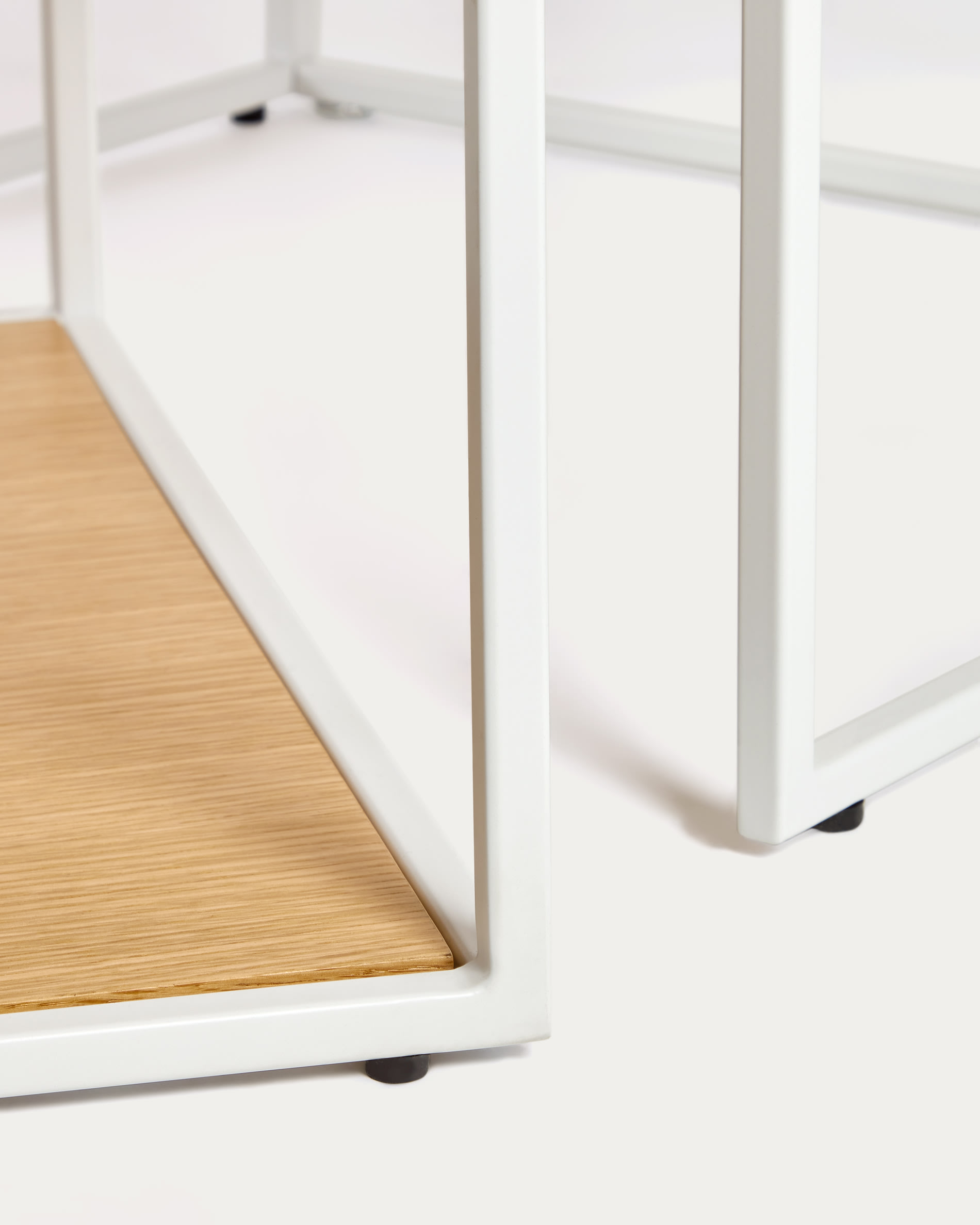 Yoana set of 2 nesting coffee tables with oak veneer and white metal structure