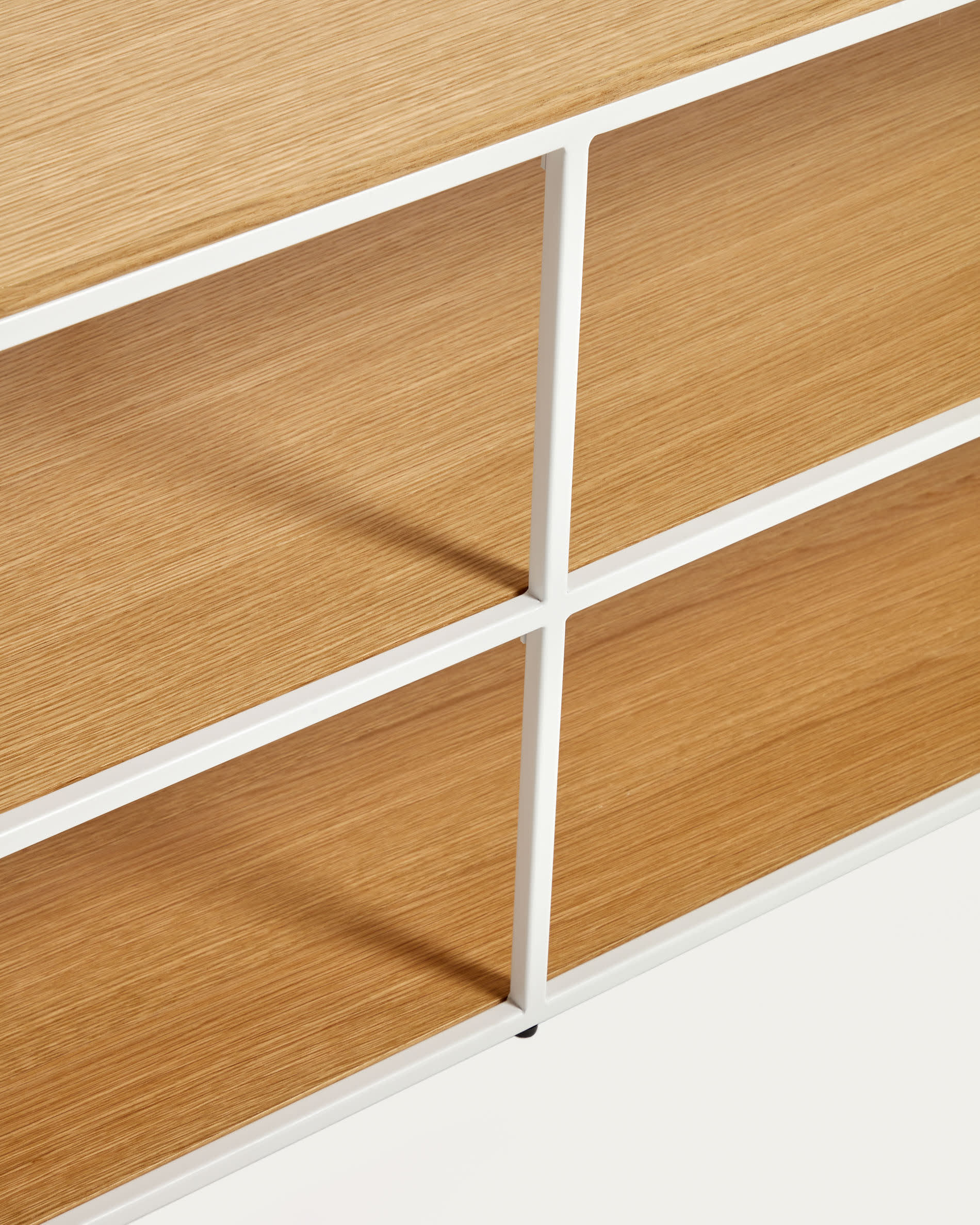 Yoana TV stand with oak veneer and painted white metal structure, 160 x 40 cm