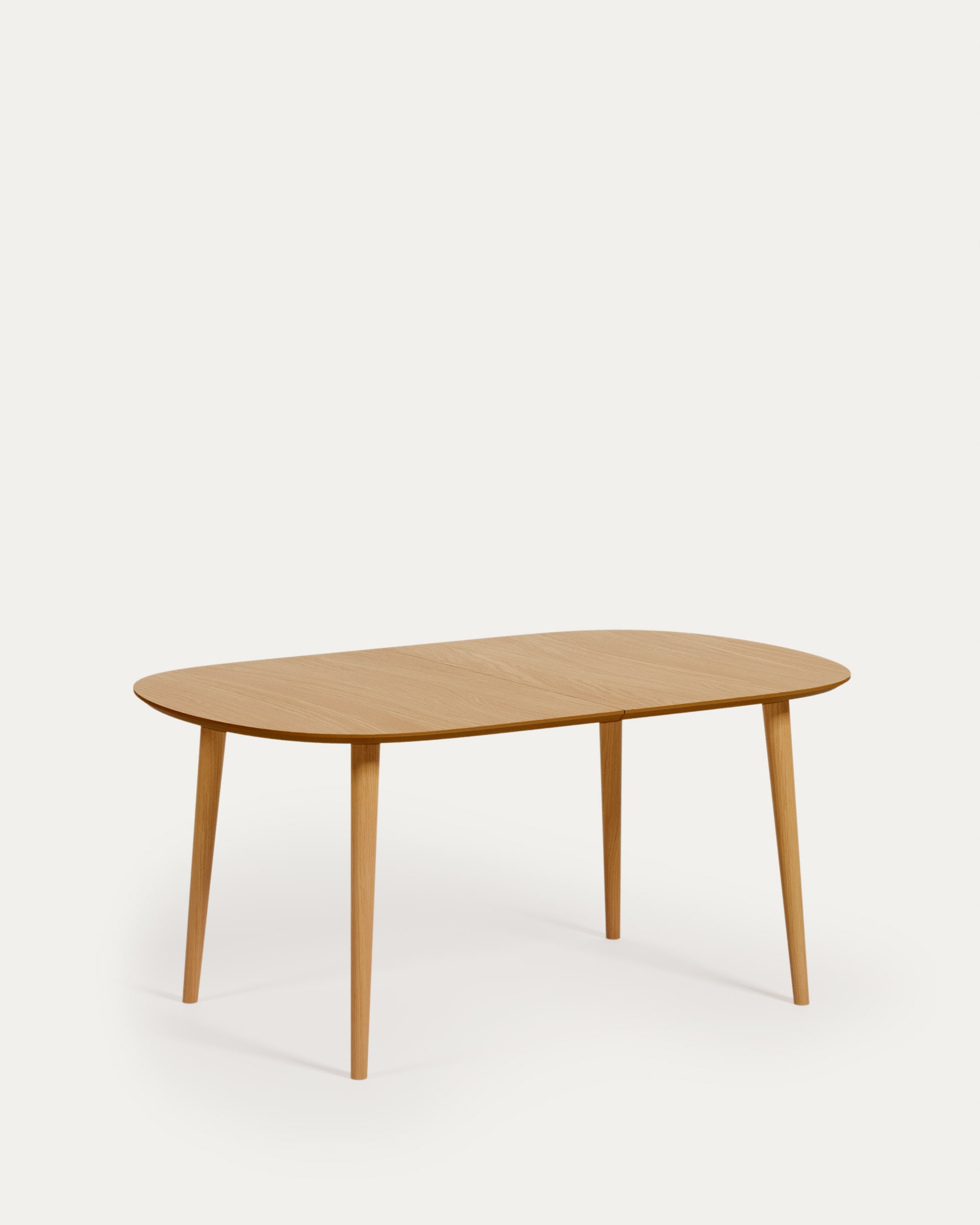 Oqui extendable oval table with an oak veneer and solid wood legs Ø 160