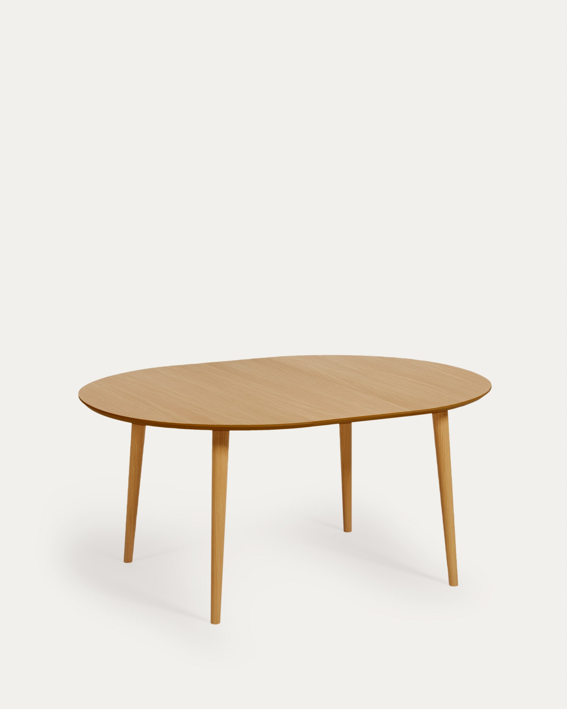 Oqui extendable oval table with an oak veneer and solid wood legs, Ø 120 (200) x 120 cm