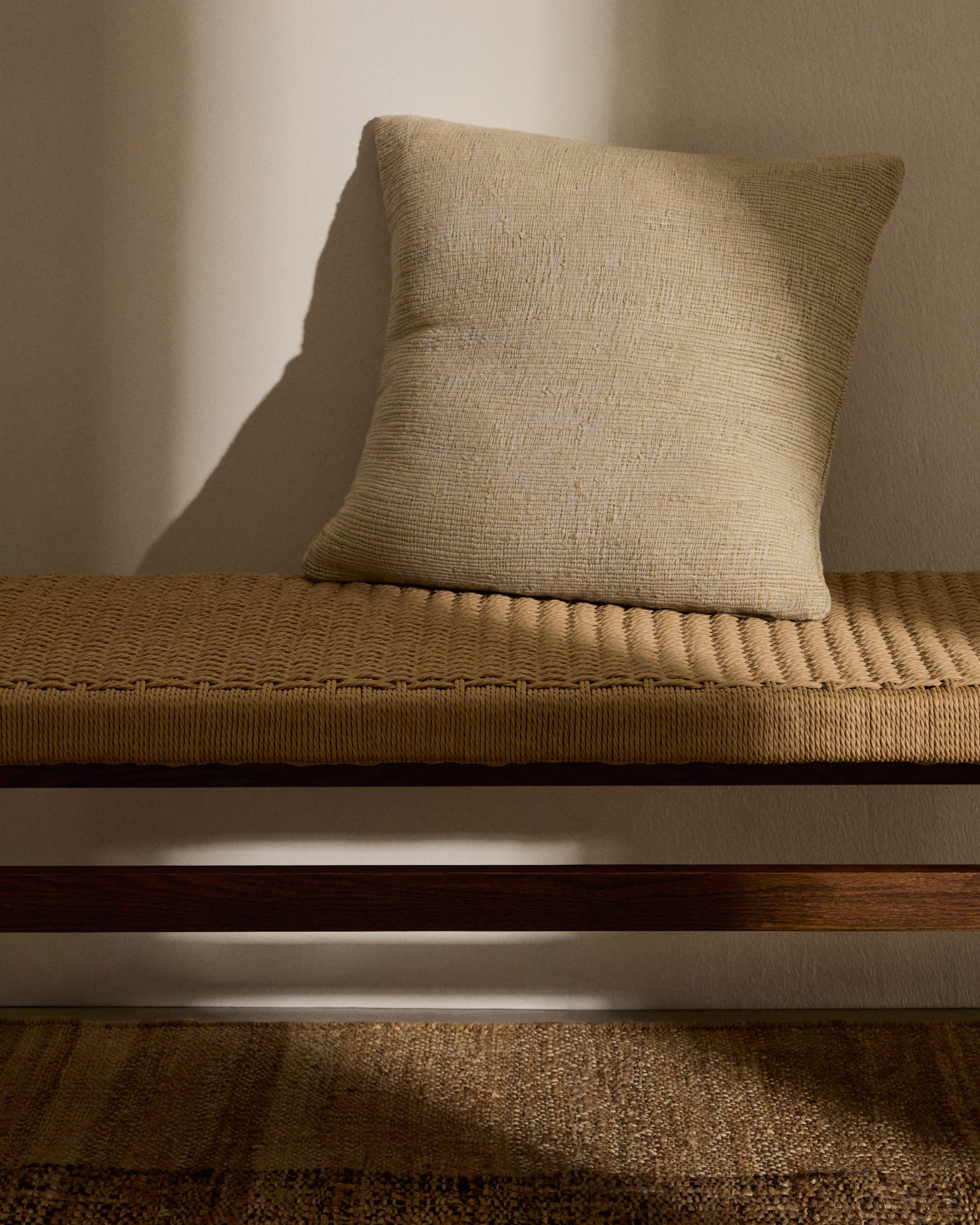 Machiel cushion cover in beige and white viscose jaquard 50 x 50 cm