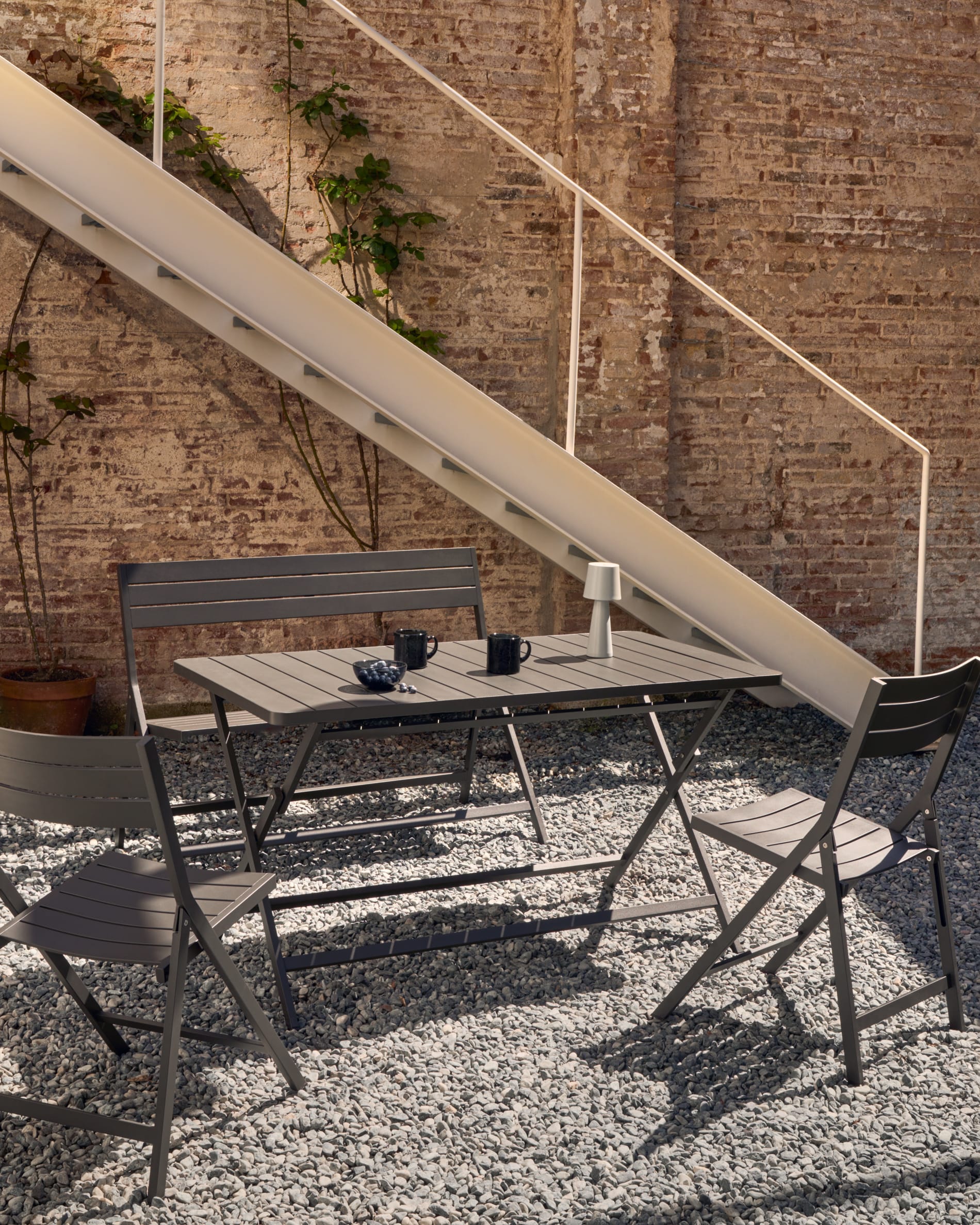 Folding outdoor Bench torreta made of aluminum with dark grey finish