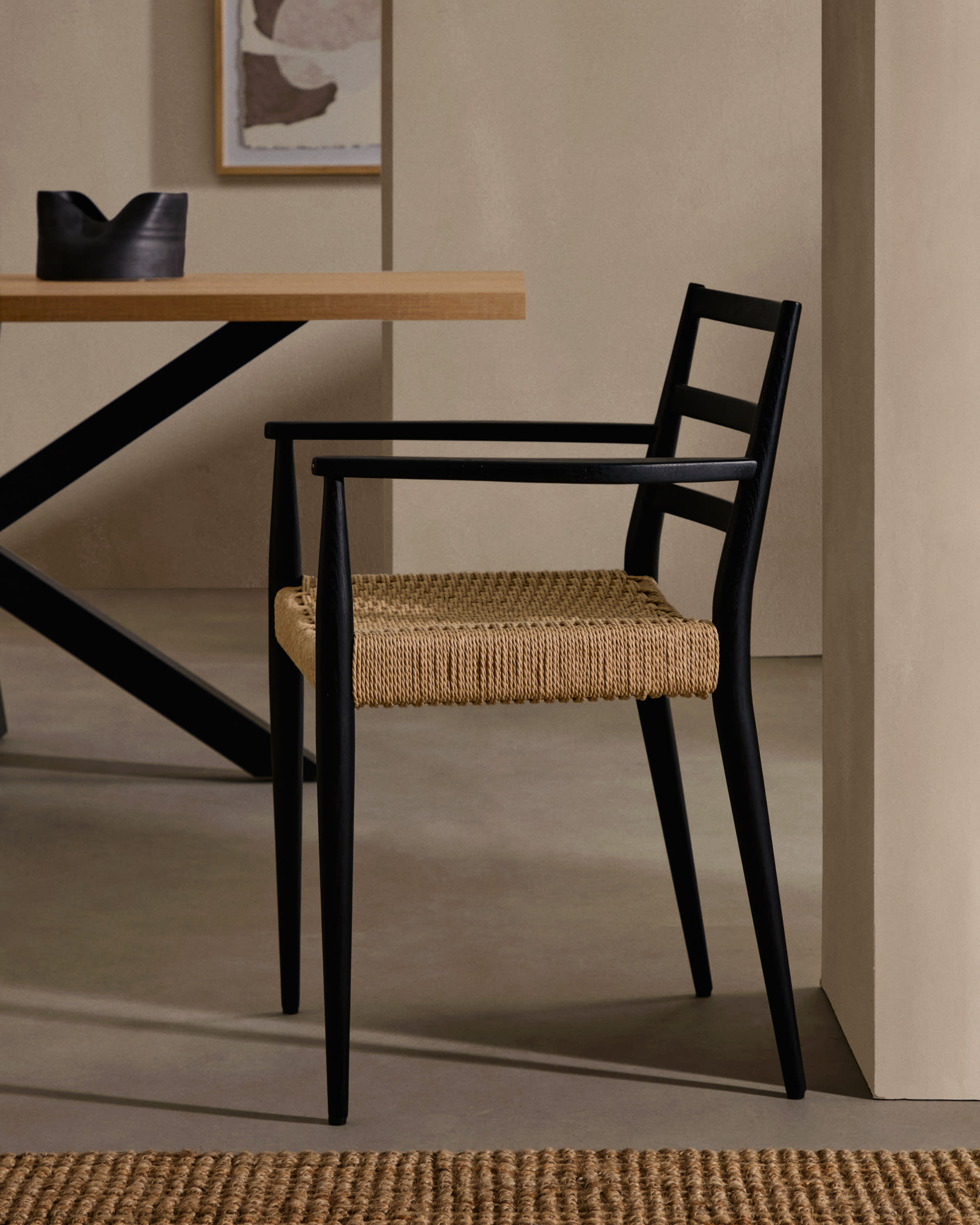 Analy chair with armrests in solid oak wood with black finish and rope seat FSC Mix Credit
