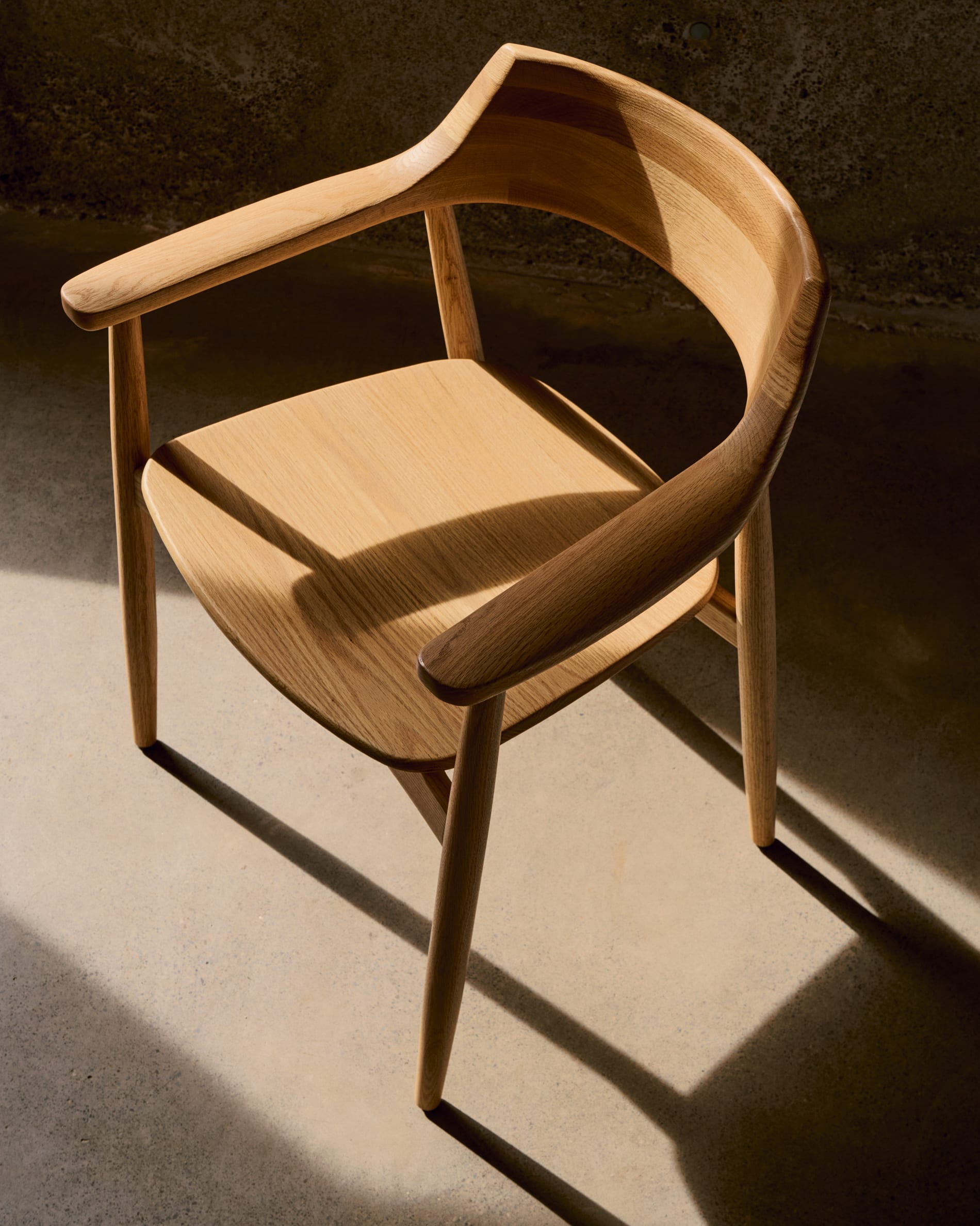 Fondes chair in solid oak wood with natural finish FSC Mix Credit