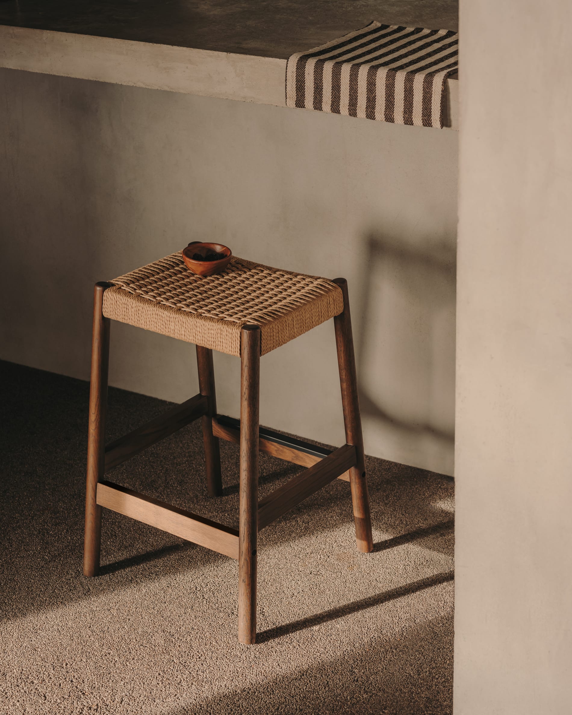 Yalia stool in solid oak wood with walnut finish and rope seat, height 65 cm, FSC Mix Credit