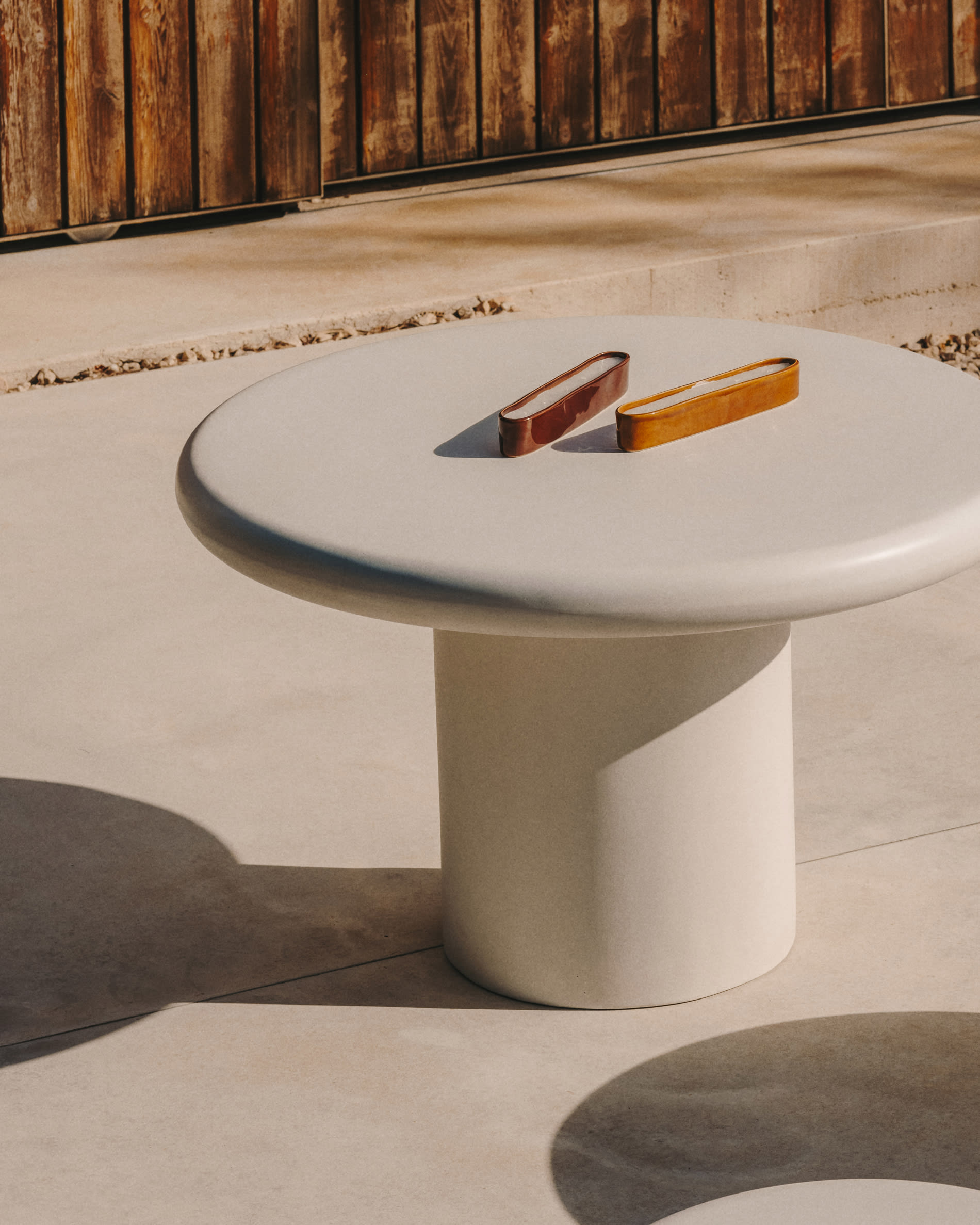 Addaia Round Table in White Cement Ø90 cm | Kave