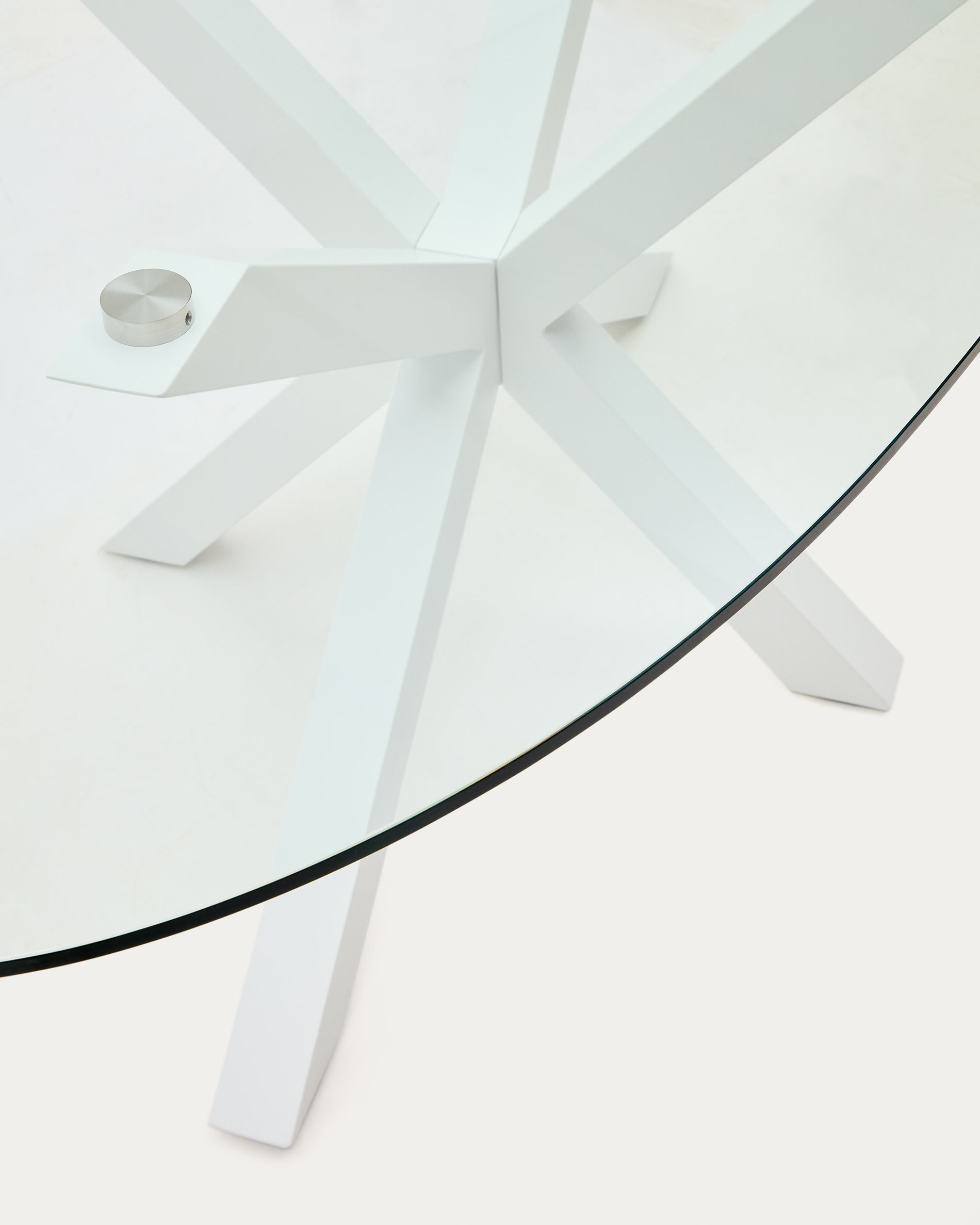 Table ovale Argo en verre et pieds en acier finition blanche Ø — Kave Home
