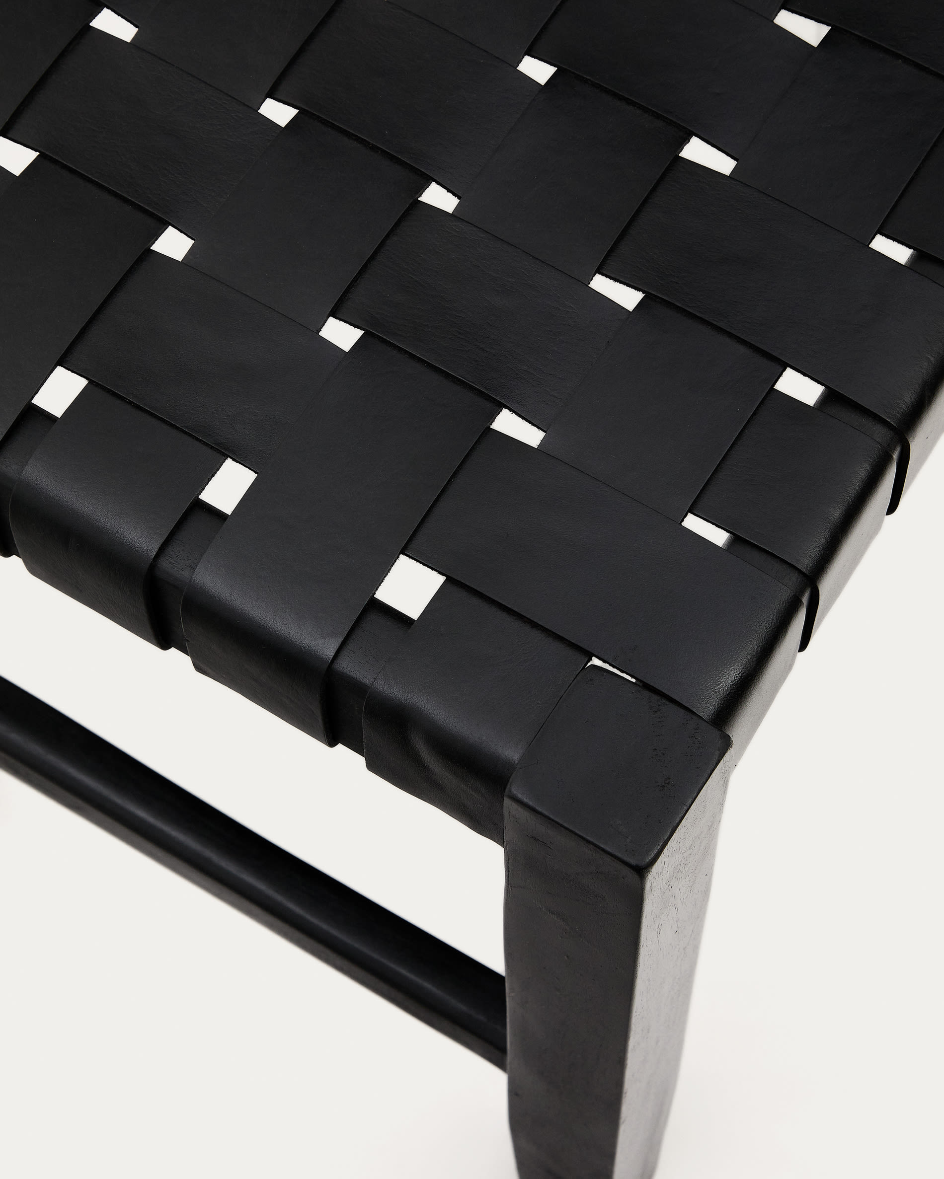 Calixta bench in leather and solid mahogany wood with black finish 120 cm