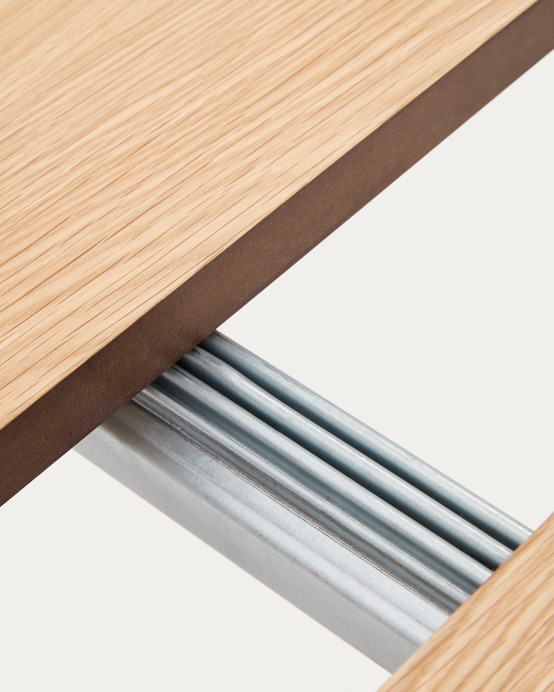 Montuiri round extendable table in oak veneer and with steel legs in a grey finish, Ø90(170) cm