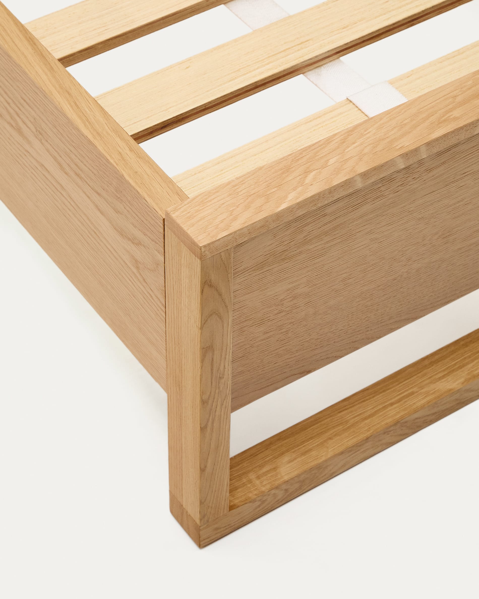 Alguema bed in oak veneer with natural finish for 180 x 200cm mattress