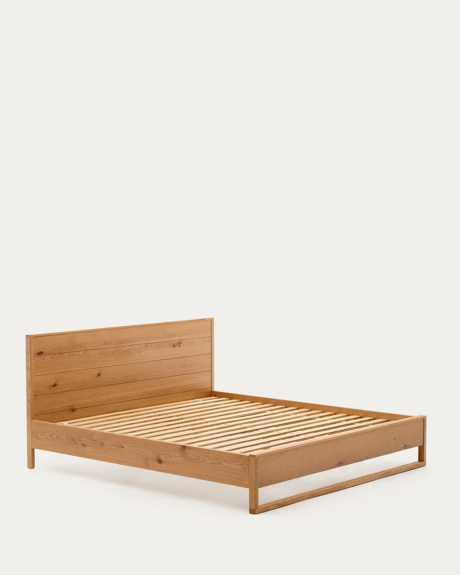 Alguema bed in oak veneer with natural finish for 180 x 200cm mattress