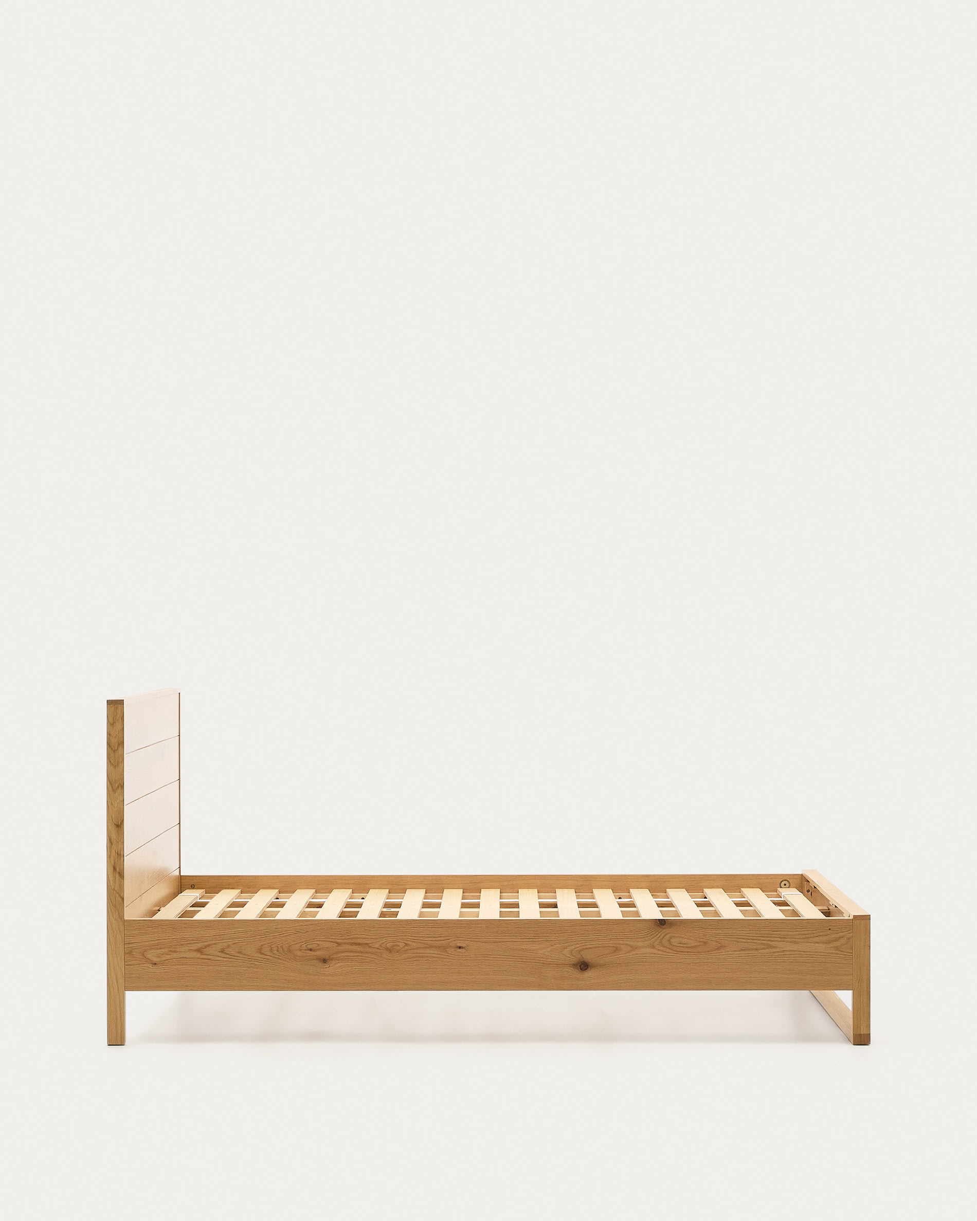 Alguema bed in oak veneer with natural finish for 90 x 190cm mattress