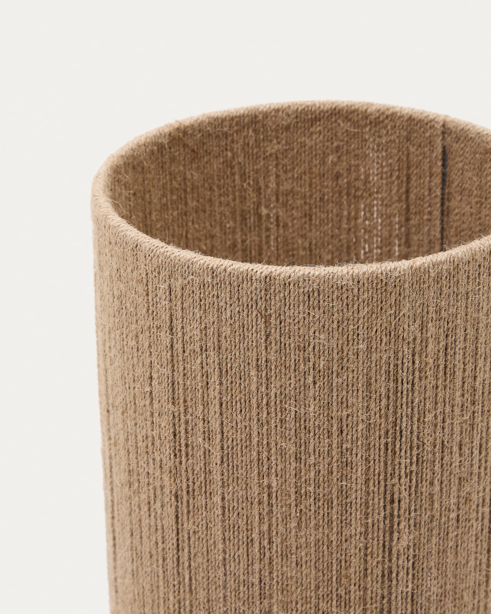 Kor table lamp made of jute and acacia wood in a dark finish