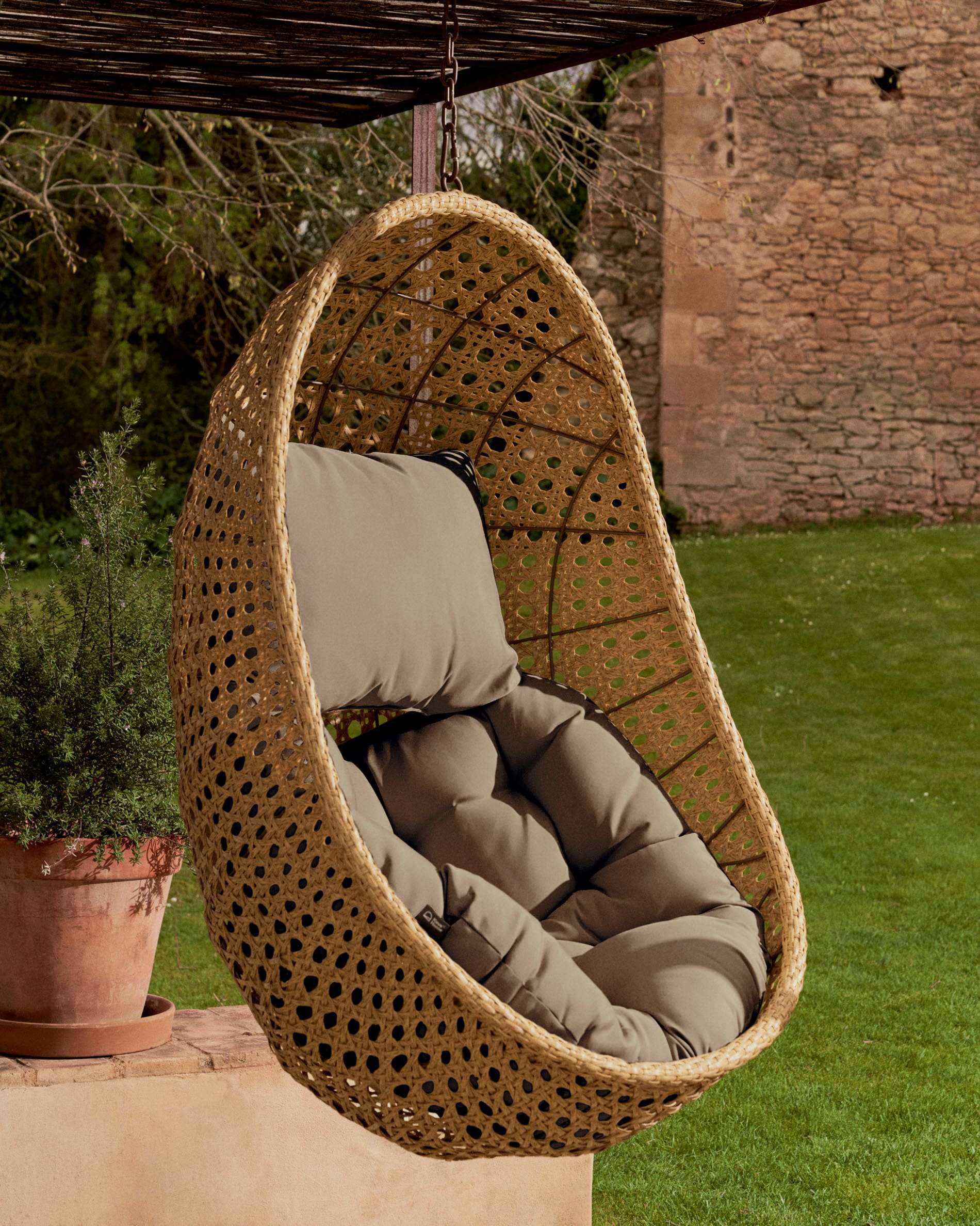 Fauteuil suspendu Cira finition naturelle — Kave Home