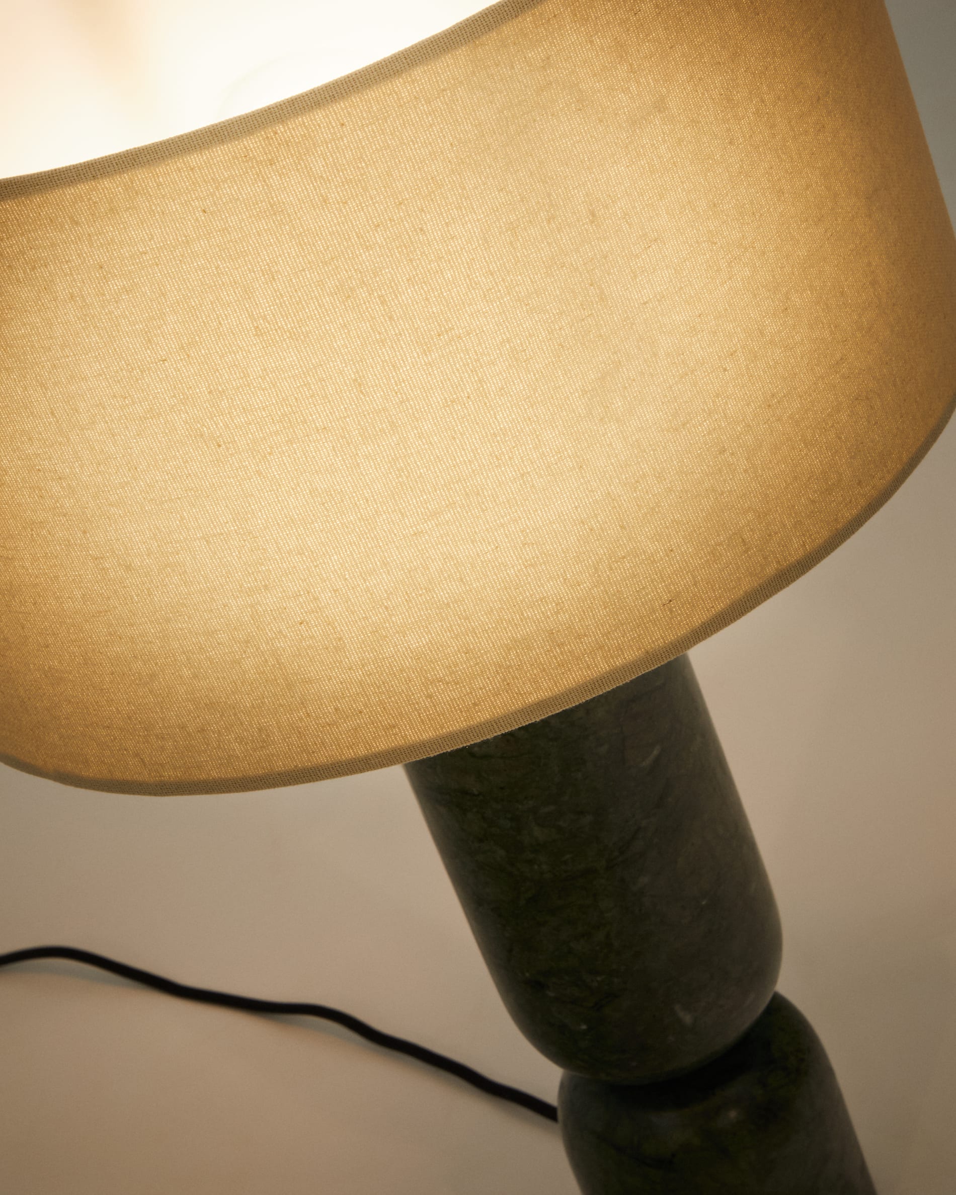 Vex table lamp in green marble with a grey linen shade