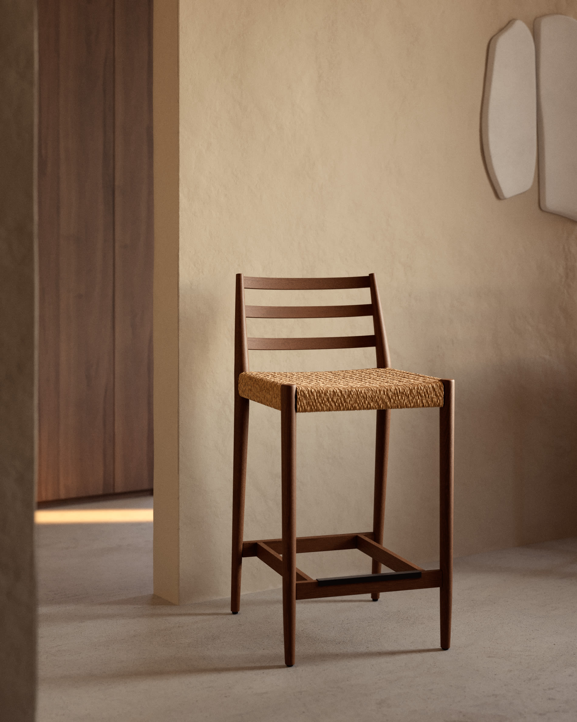 Analy stool with backrest in solid oak wood with walnut finish and rope seat, 65 cm, FSC Mix Credit