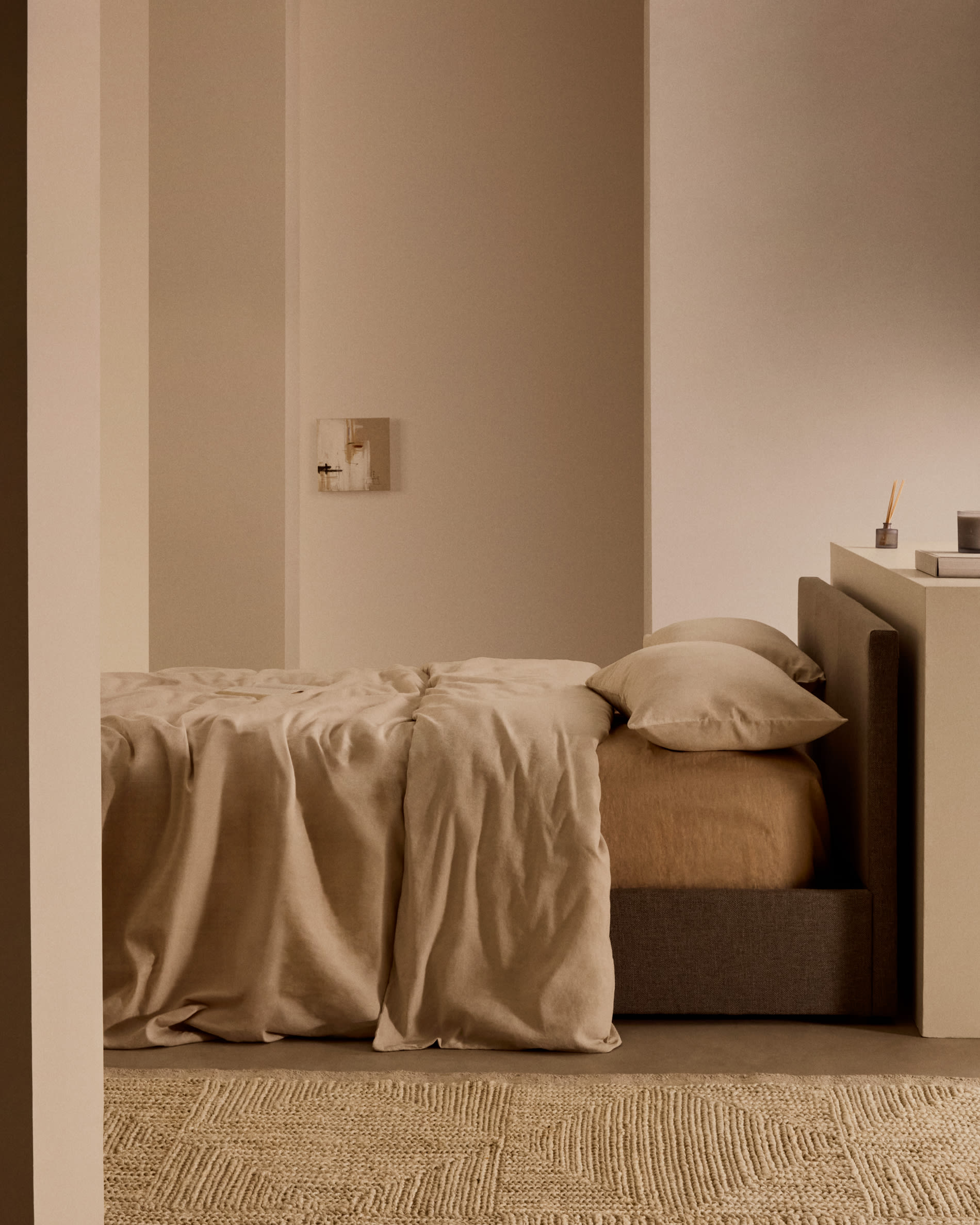 Nahiri grey lift-up storage bed for a 180 x 200 cm mattress