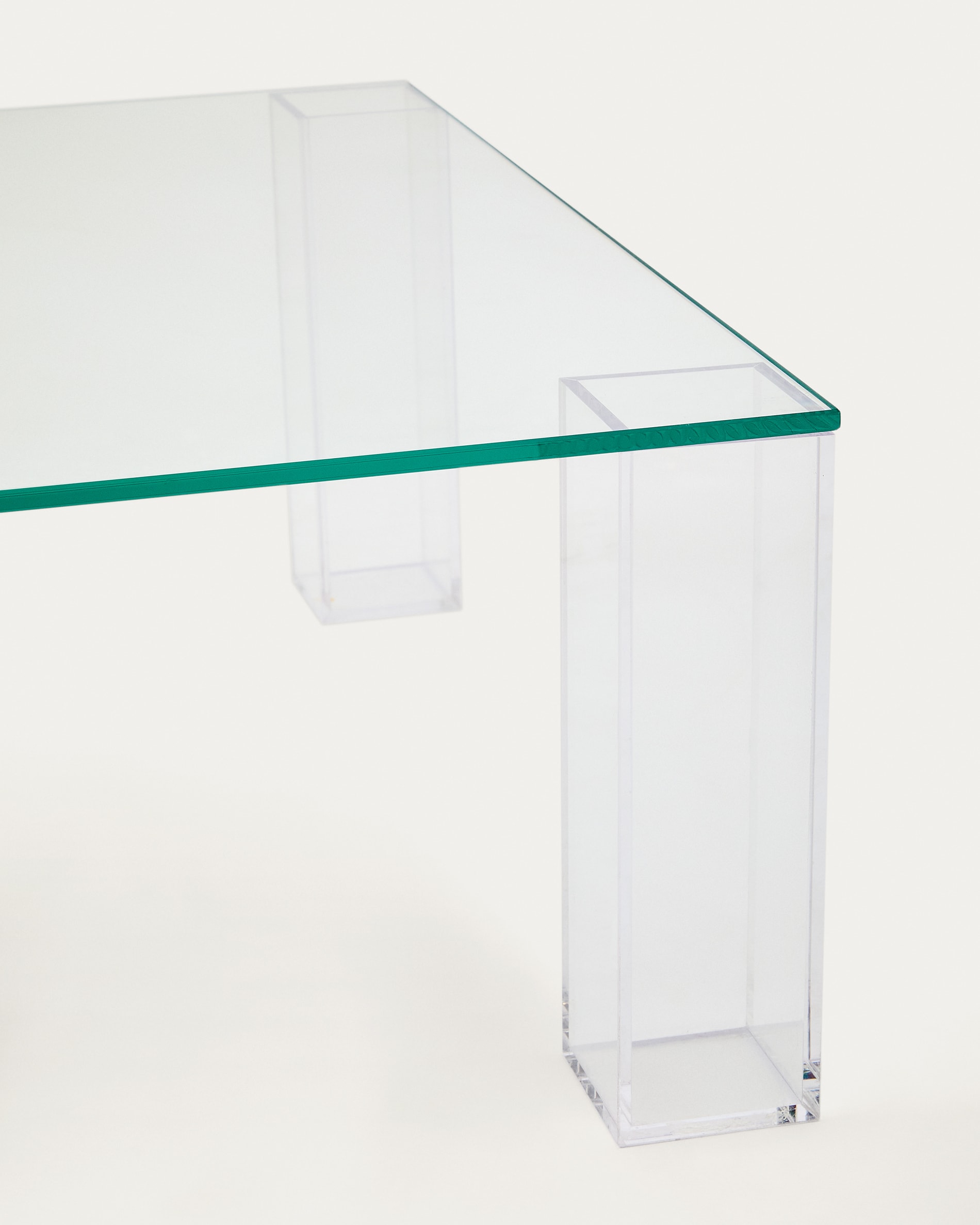 Adularia transparent, tempered-glass side table, 85 x 85 cm