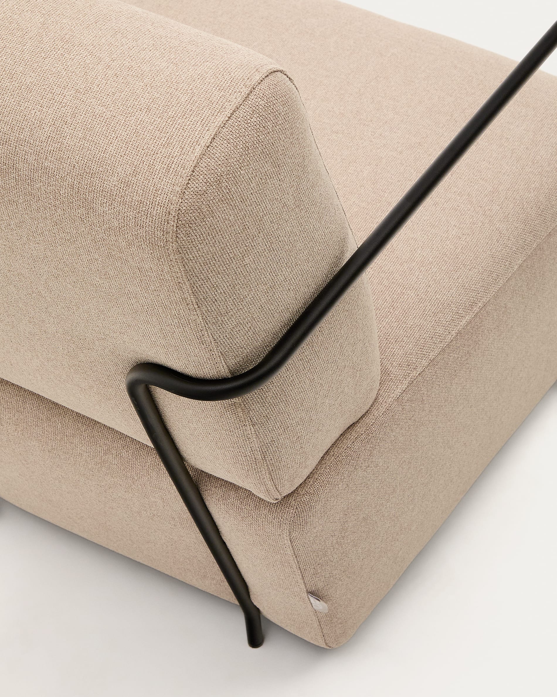 Gamer beige armchair with metal in a matte black painted finish