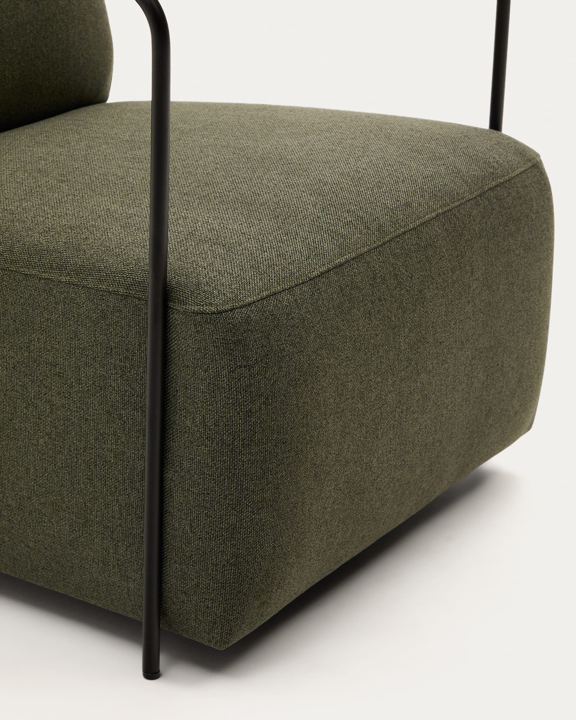 Gamer green armchair with metal in a black matte painted finish